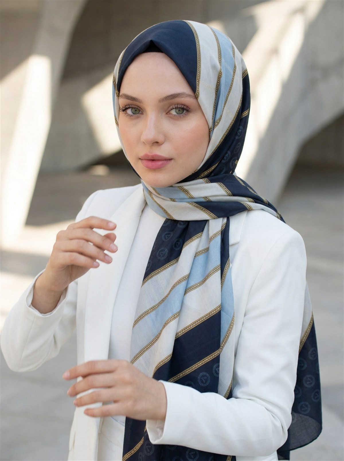 %100 Saf İpek Şal İnce Saten Vual Dokuma Kemer Desenli Siyah - Kırmızı Renkli 90x210 Şal