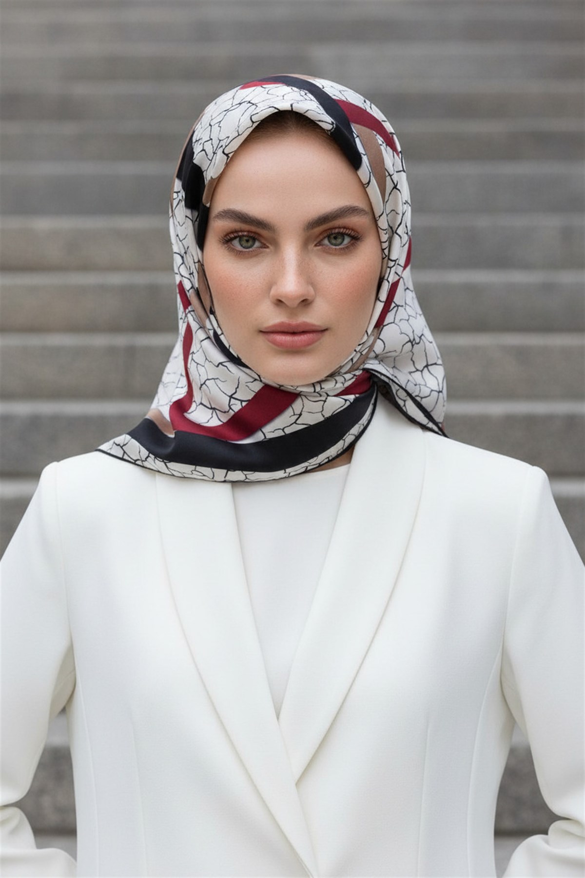 %100 Twill İpek Geometrik Ve Çatlak Desenli Bordo - Siyah Renkli 90x90 Eşarp Dikim Şekli : El Dikişi