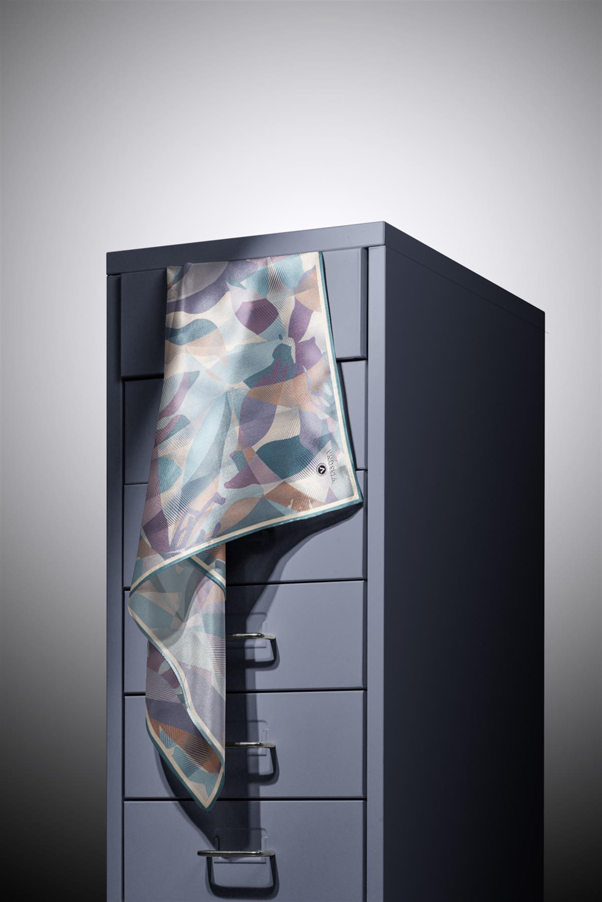 %100 Twill İpek Çiçek Desenli Mint Yeşili - Lila Renkli 90x90 Eşarp Dikim Şekli : El Dikişi