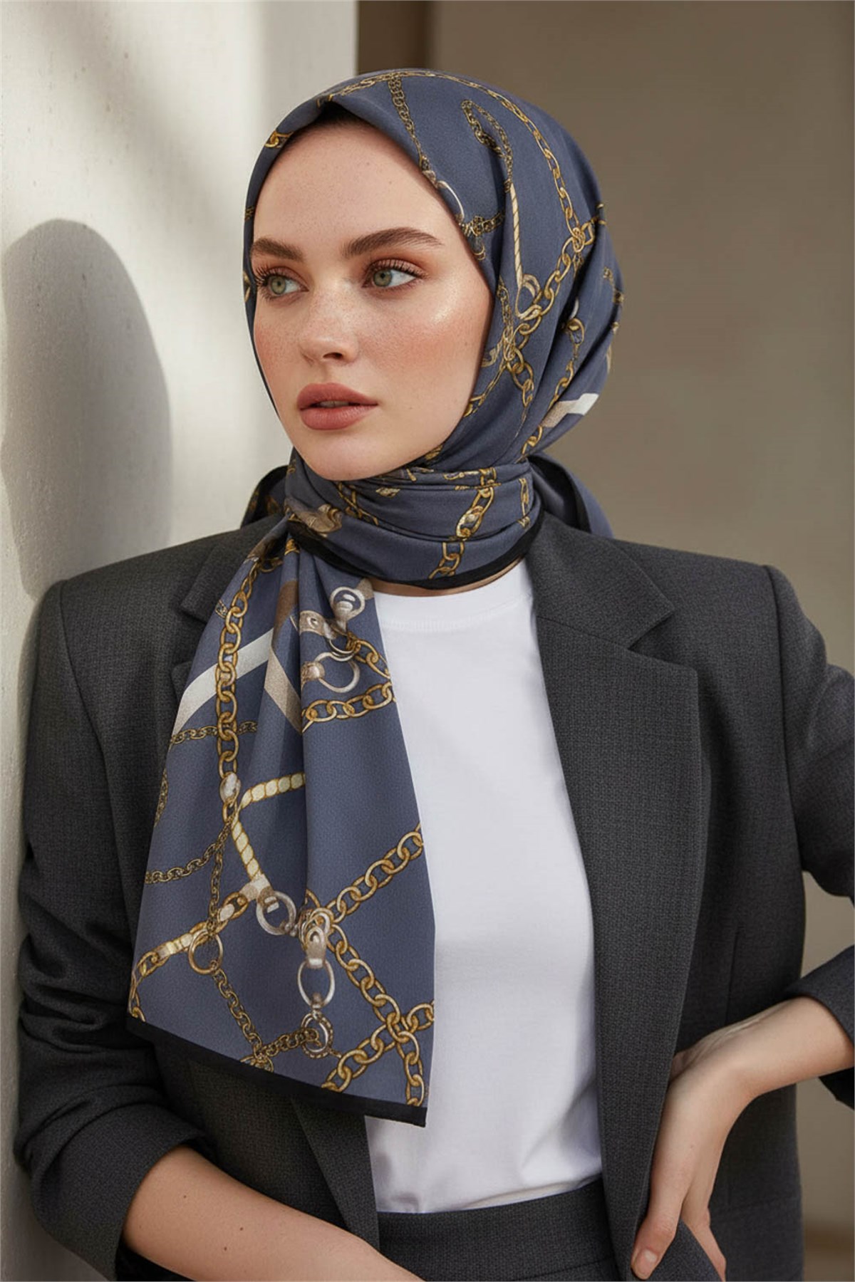 KREP ZİNCİRLİ KEMER DESENLİ FÜME RENKLİ 75X195 KIRIŞMAZ ŞAL