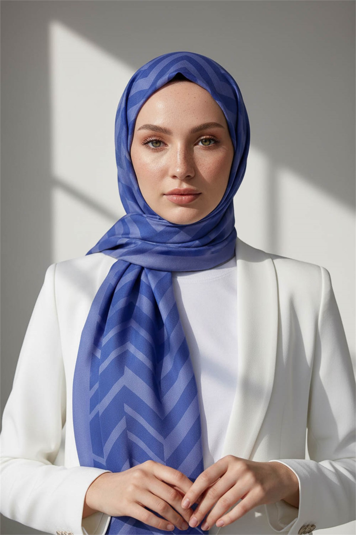 KREP ZİGZAG DESENLİ İNDİGO RENKLİ 75X195 KIRIŞMAZ ŞAL