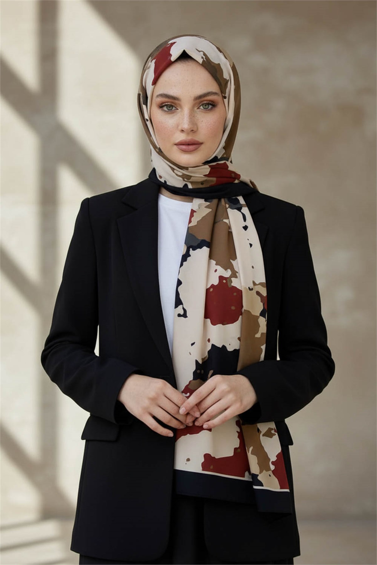 KREP BOYA EFEKTİ DESENLİ SİYAH RENKLİ 75X195 KIRIŞMAZ ŞAL