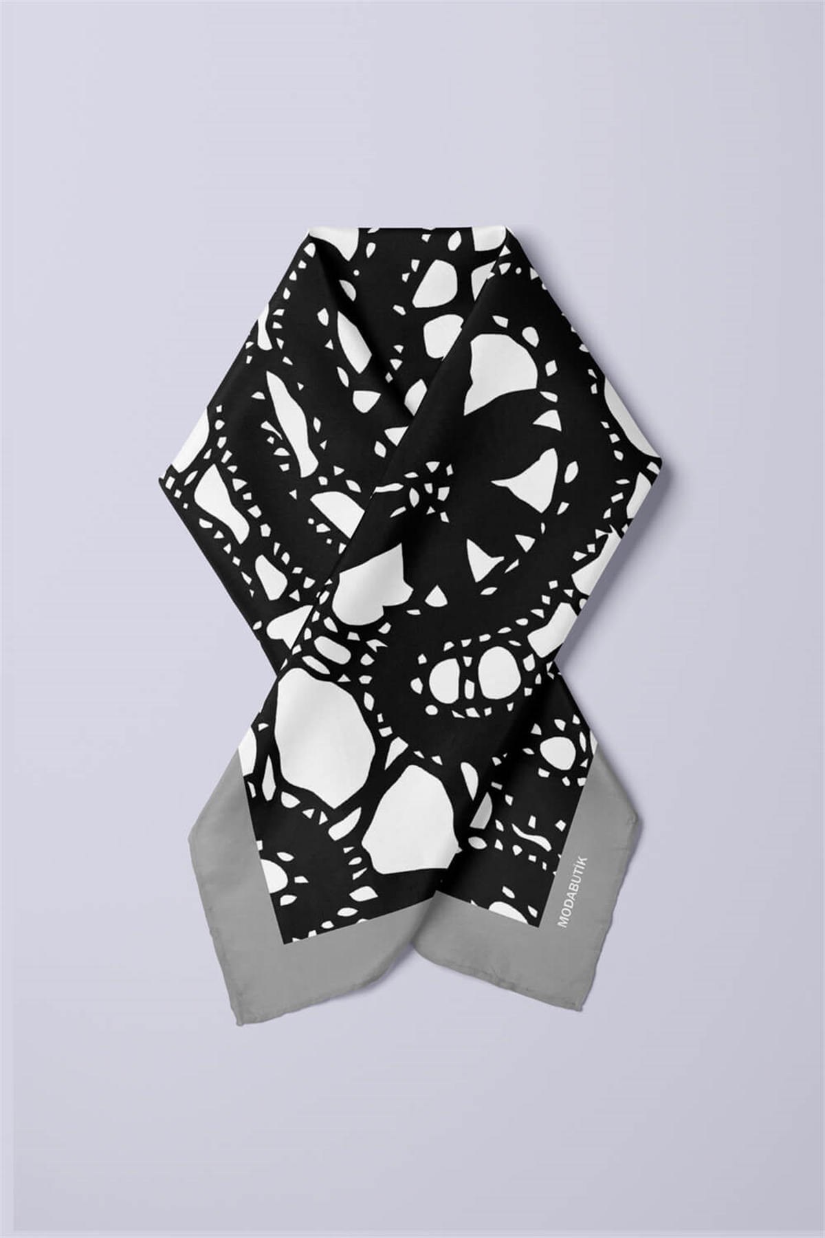 F4 Kadın Zincir Desenli Bandana 50x50 Siyah Beyaz DG0101-22