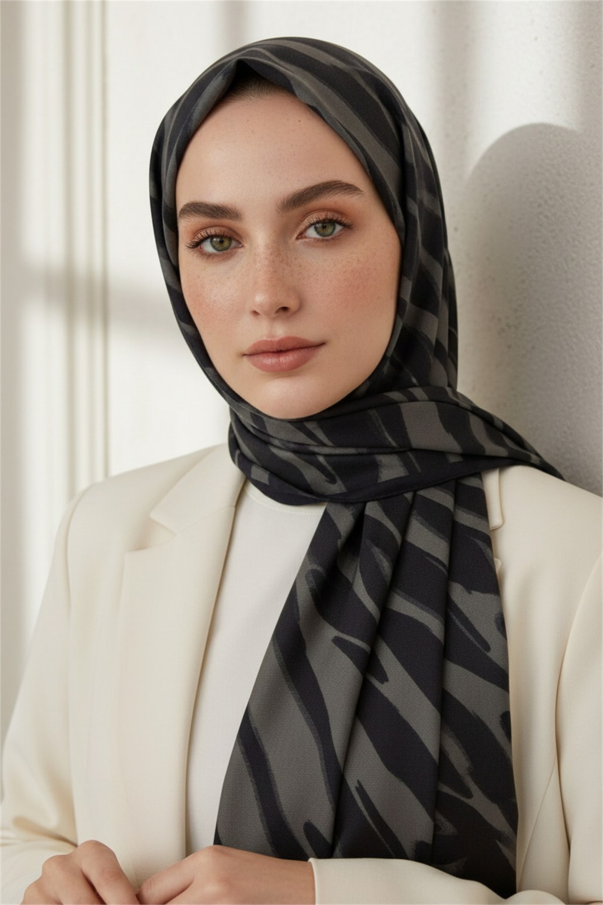 KREP GEOMETRİK DESENLİ GRİ RENKLİ 75X195 KIRIŞMAZ ŞAL
