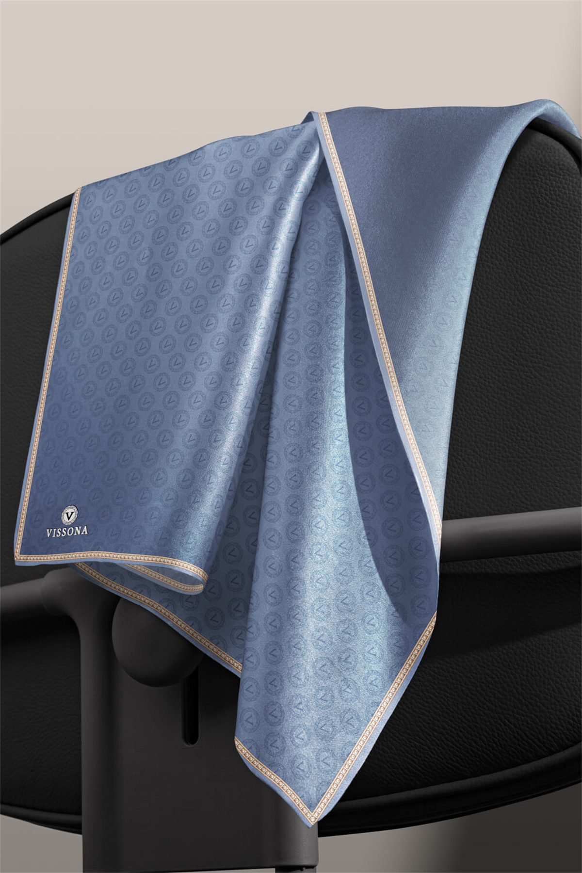 %100 Twill İpek Monogram Desenli İndigo Renkli 90x90 Eşarp Dikim Şekli : El Dikişi