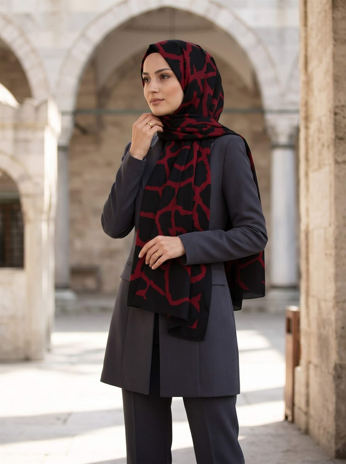 KREP TAŞ DESENLİ SİYAH - KIRMIZI RENKLİ 75X195 KIRIŞMAZ ŞAL
