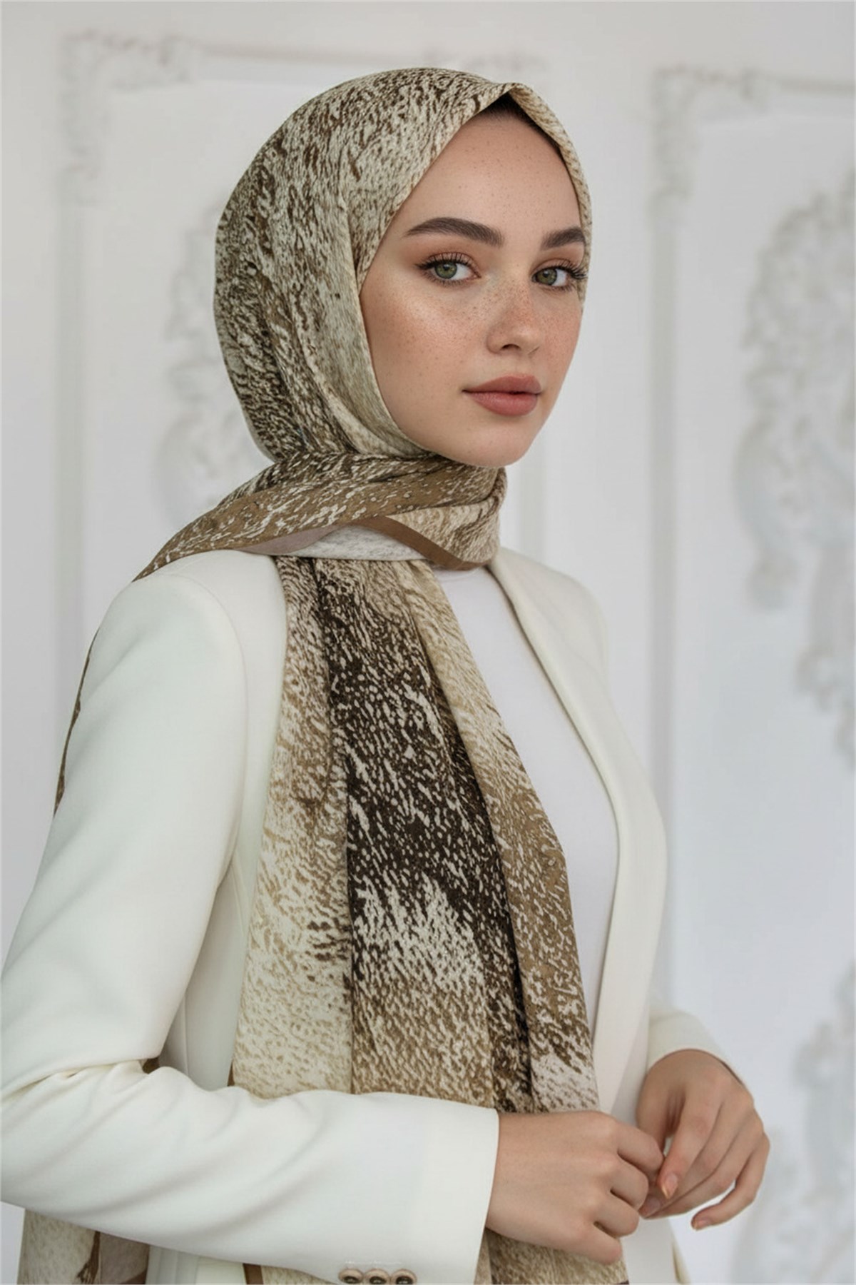 KREP ZİKZAK GEOMETRİK DESENLİ BEJ RENKLİ 75X195 KIRIŞMAZ ŞAL
