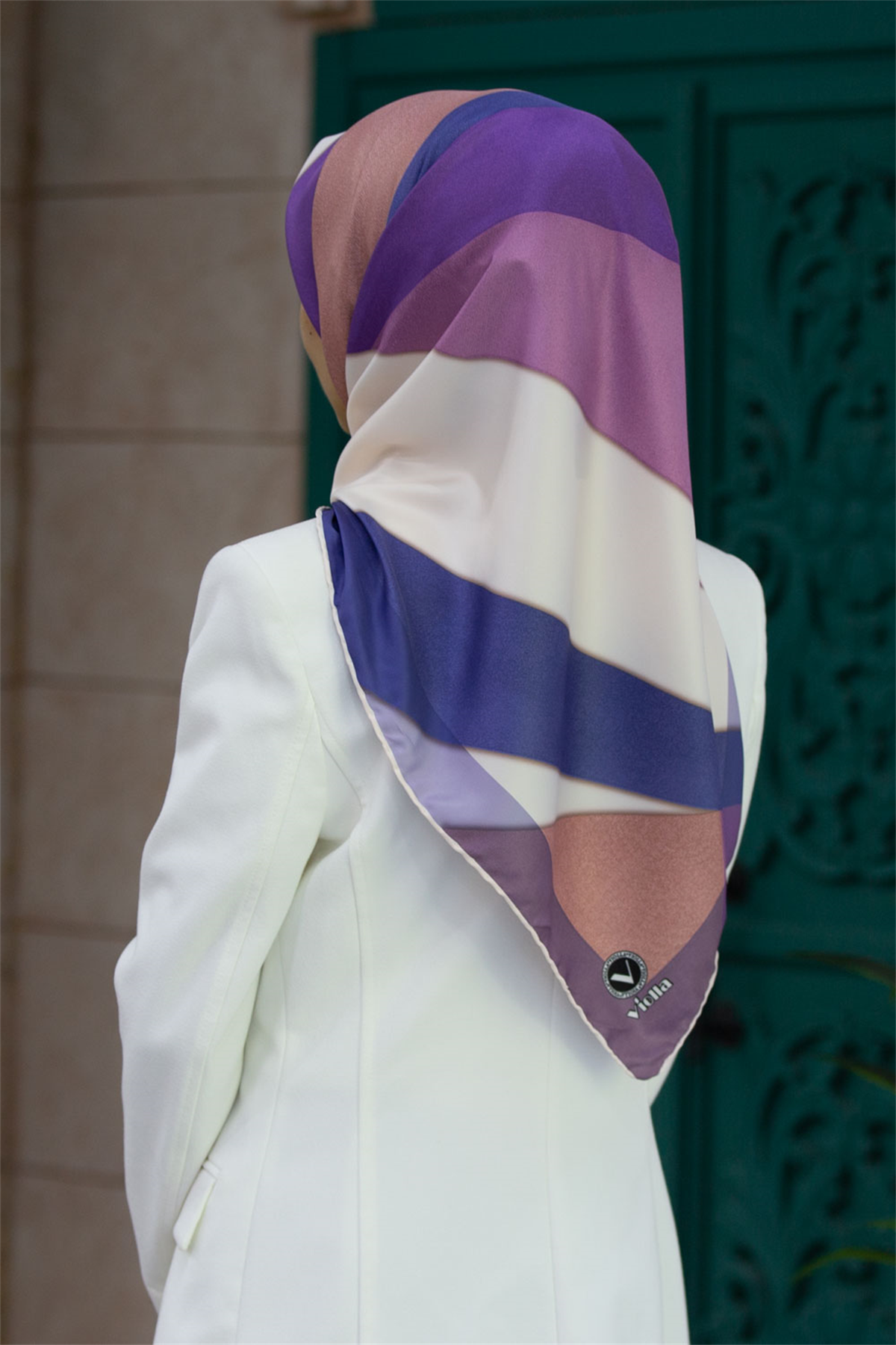 Twill Geometrik Desenli İndigo - Saks Renkli 90x90 Eşarp (İpek İçermez) Dikim Şekli : El Dikişi