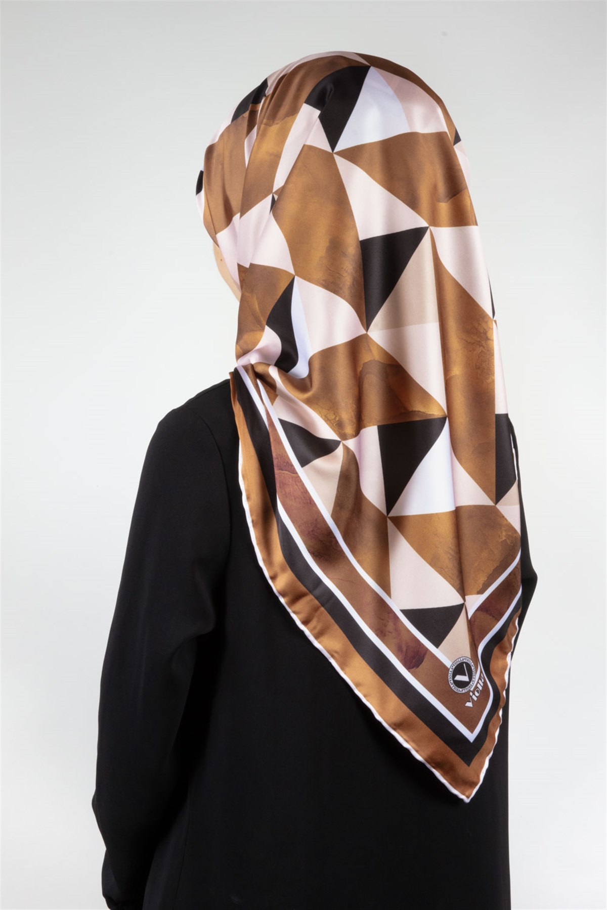Twill Geometrik Desenli Hardal Renkli 90x90 Eşarp (İpek İçermez) Kenar Dikiş Şekli El Dikişli