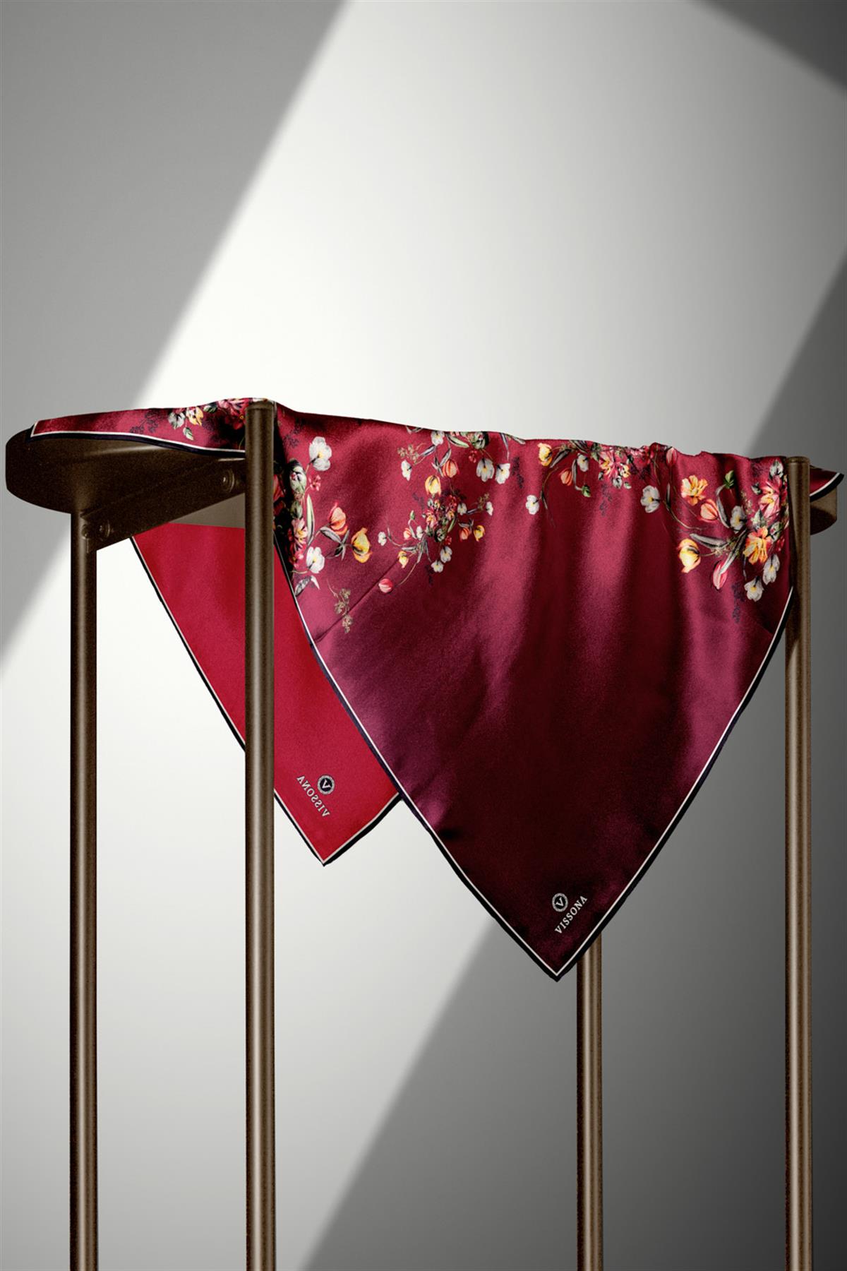 %100 Twill İpek Sonsuz Çiçek Desenli Bordo Renkli 90x90 Eşarp Dikim Şekli : El Dikişi