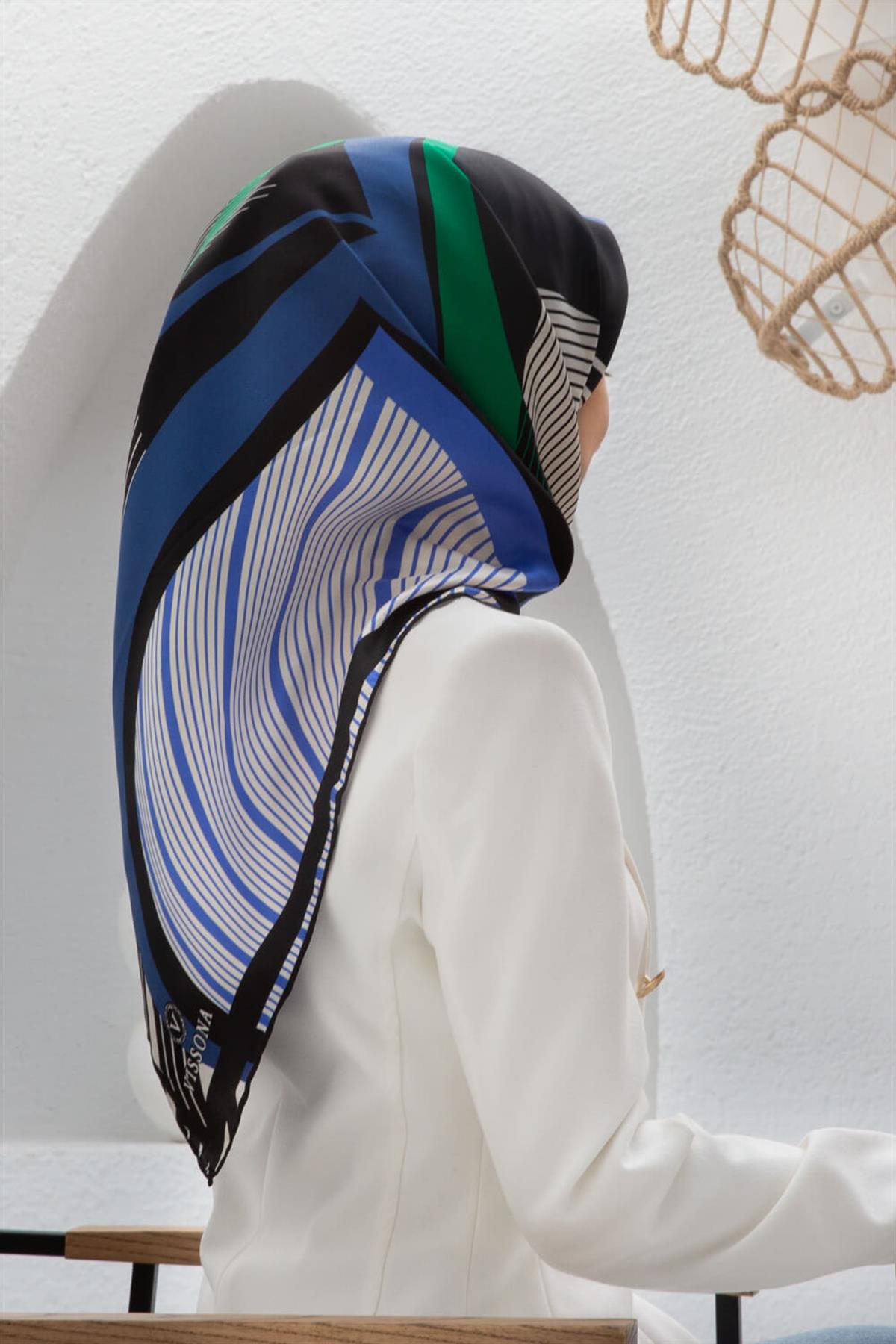 %100 Twill İpek Çizgili Geometrik Desenli Siyah - Saks Renkli 90x90 Eşarp Dikim Şekli : El Dikişi