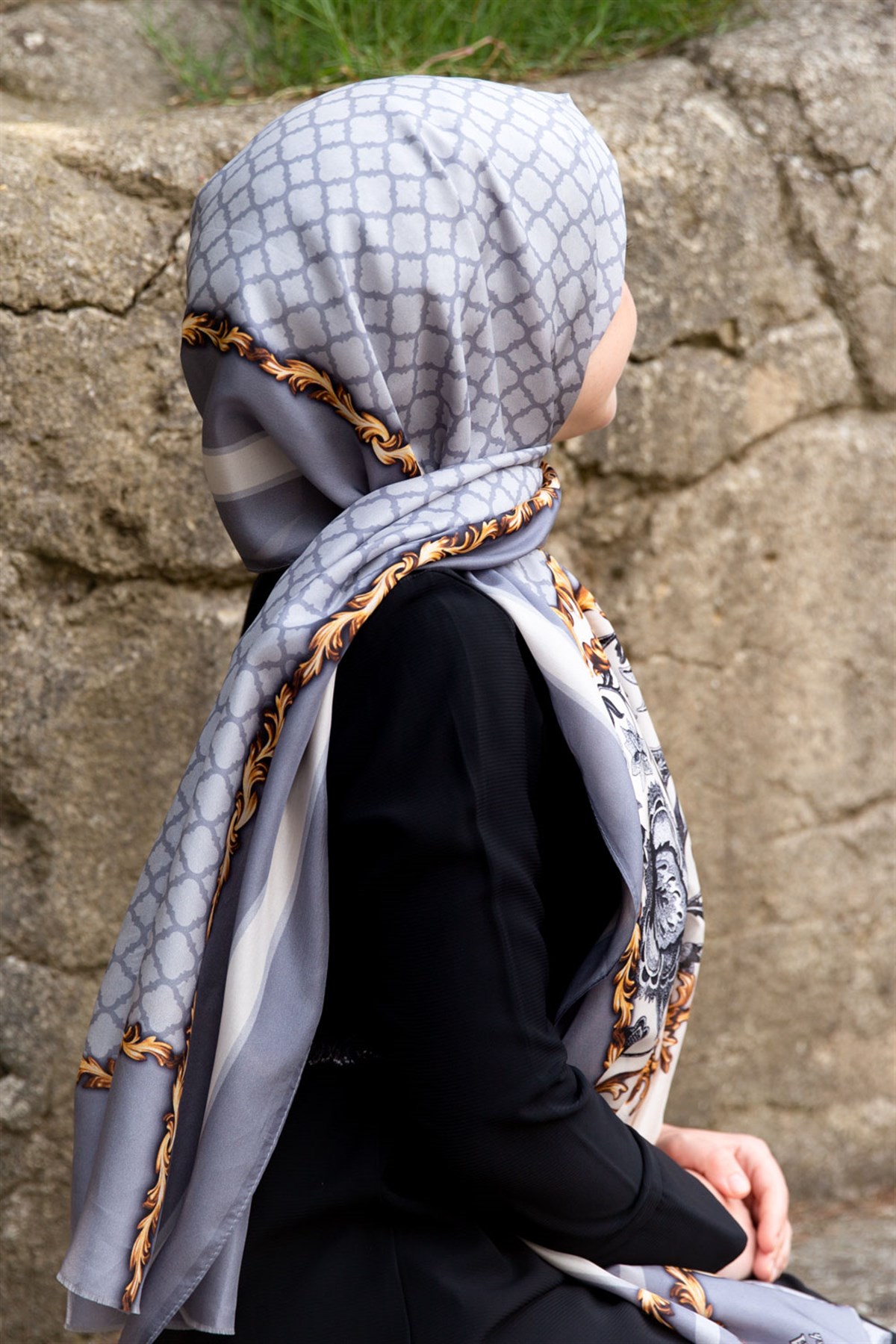 %100 İpek Dokuma Çiçek Desenli Gümüş - Gri Renkli 92x210 Şal