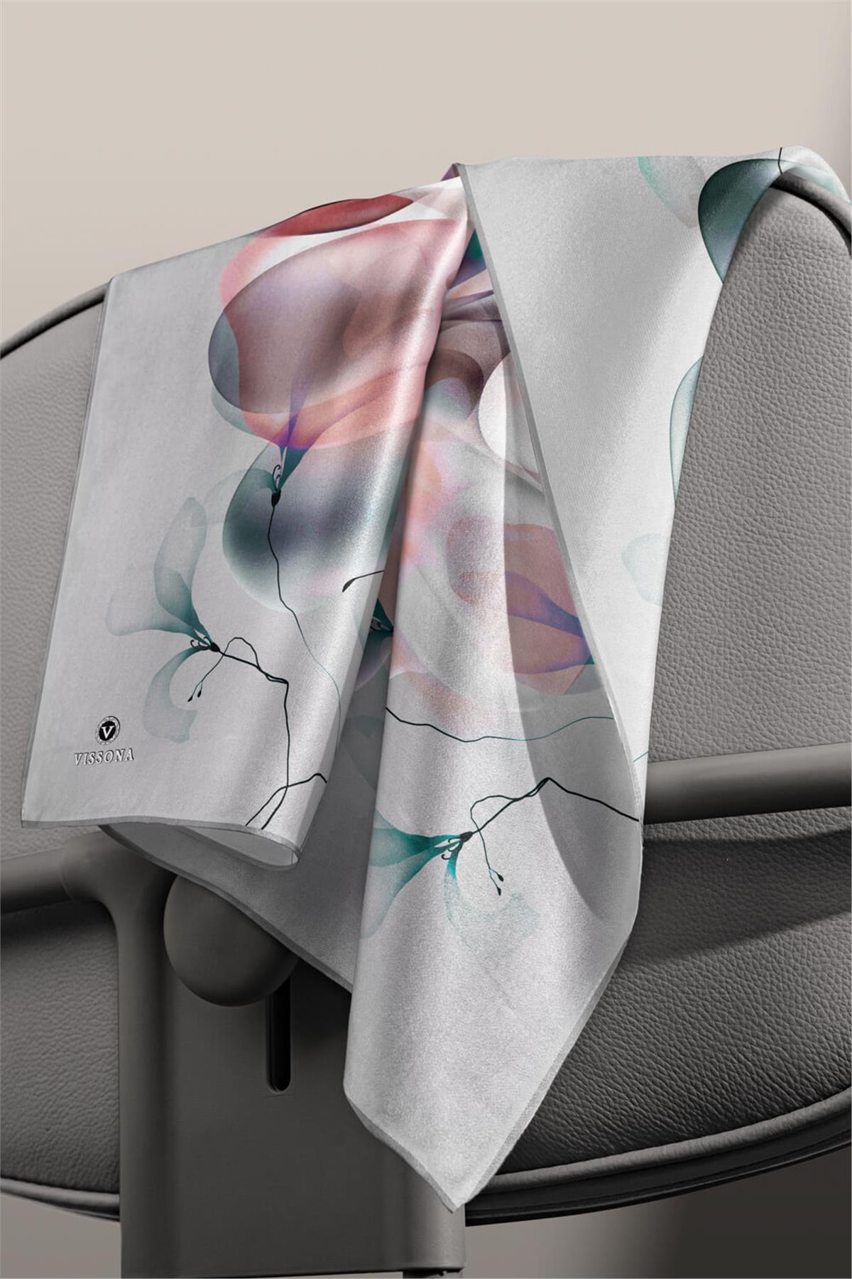%100 Twill İpek Büyük Çiçek Desenli Gri - Somon Renkli 90x90 Eşarp Dikim Şekli : El Dikişi
