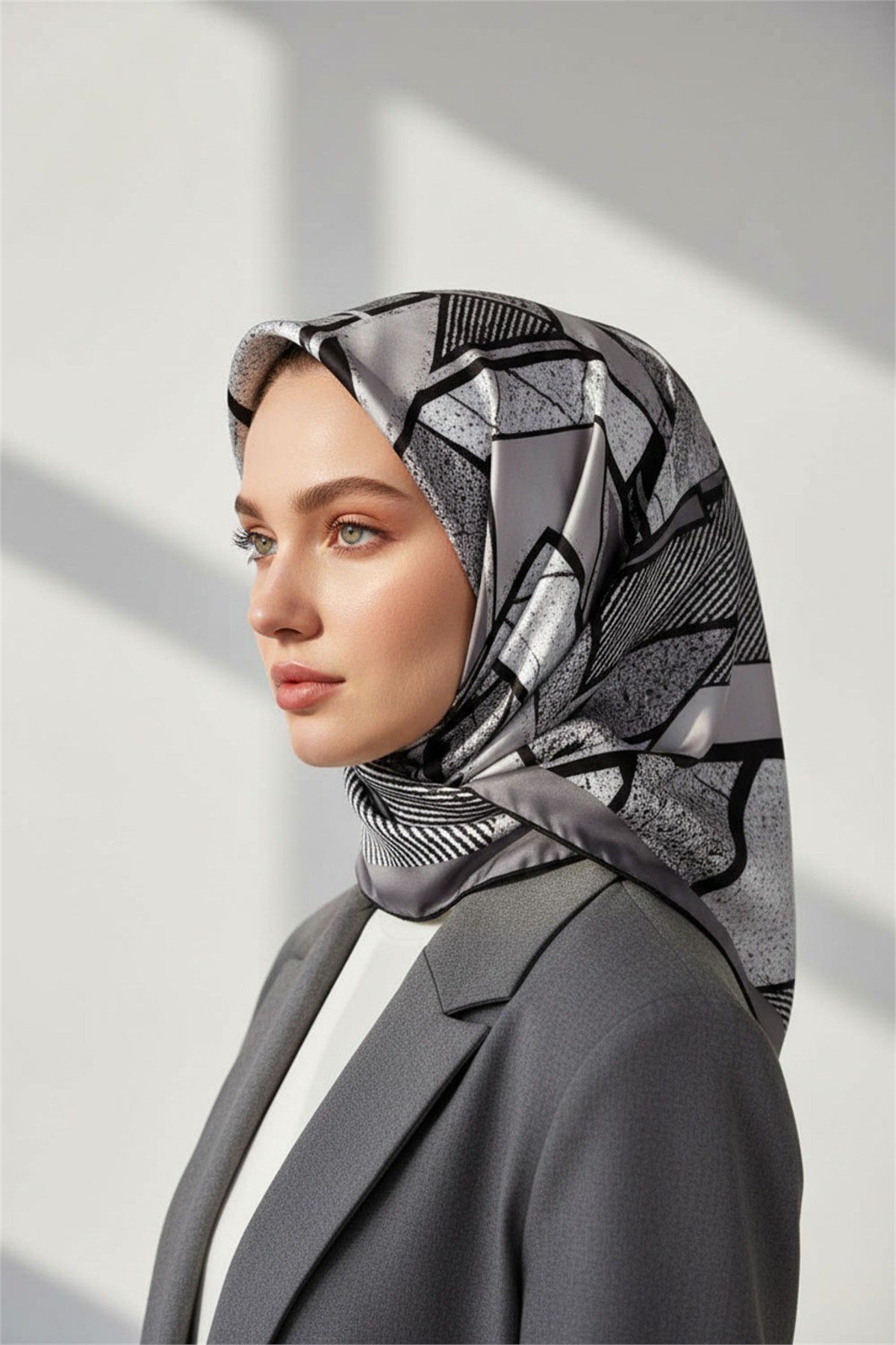 Kristal Geometrik Desenli Gri Renkli 90x90 Eşarp (İpek İçermez) Kenar Dikiş Şekli El Dikişli