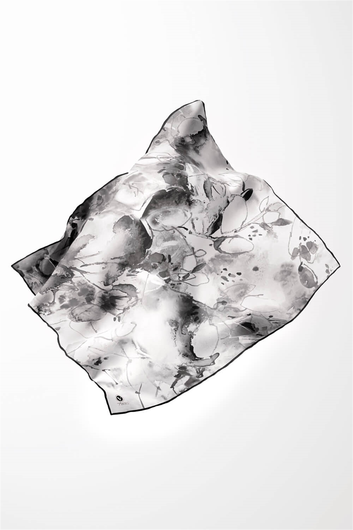Twill Batik Çiçek Desenli Gri Renkli 90x90 Eşarp (İpek İçermez) Kenar Dikiş Şekli El Dikişli