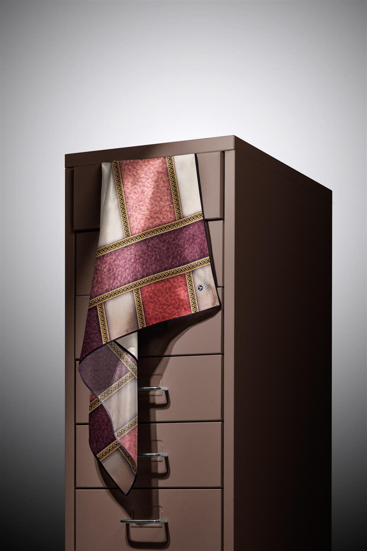 %100 Twill İpek Dokulu Ve Şerit Desenli Gül Kurusu - Somon Renkli 90x90 Eşarp Dikim Şekli : El Dikişi