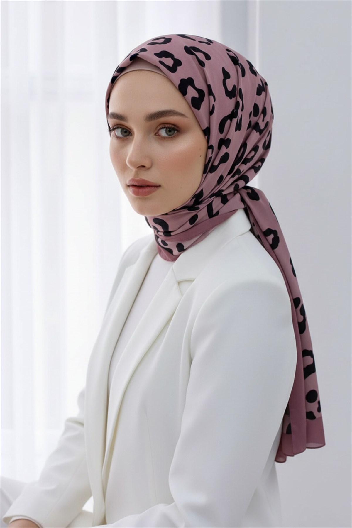 KREP LEOPAR DESENLİ PUDRA RENKLİ 75X195 KIRIŞMAZ ŞAL