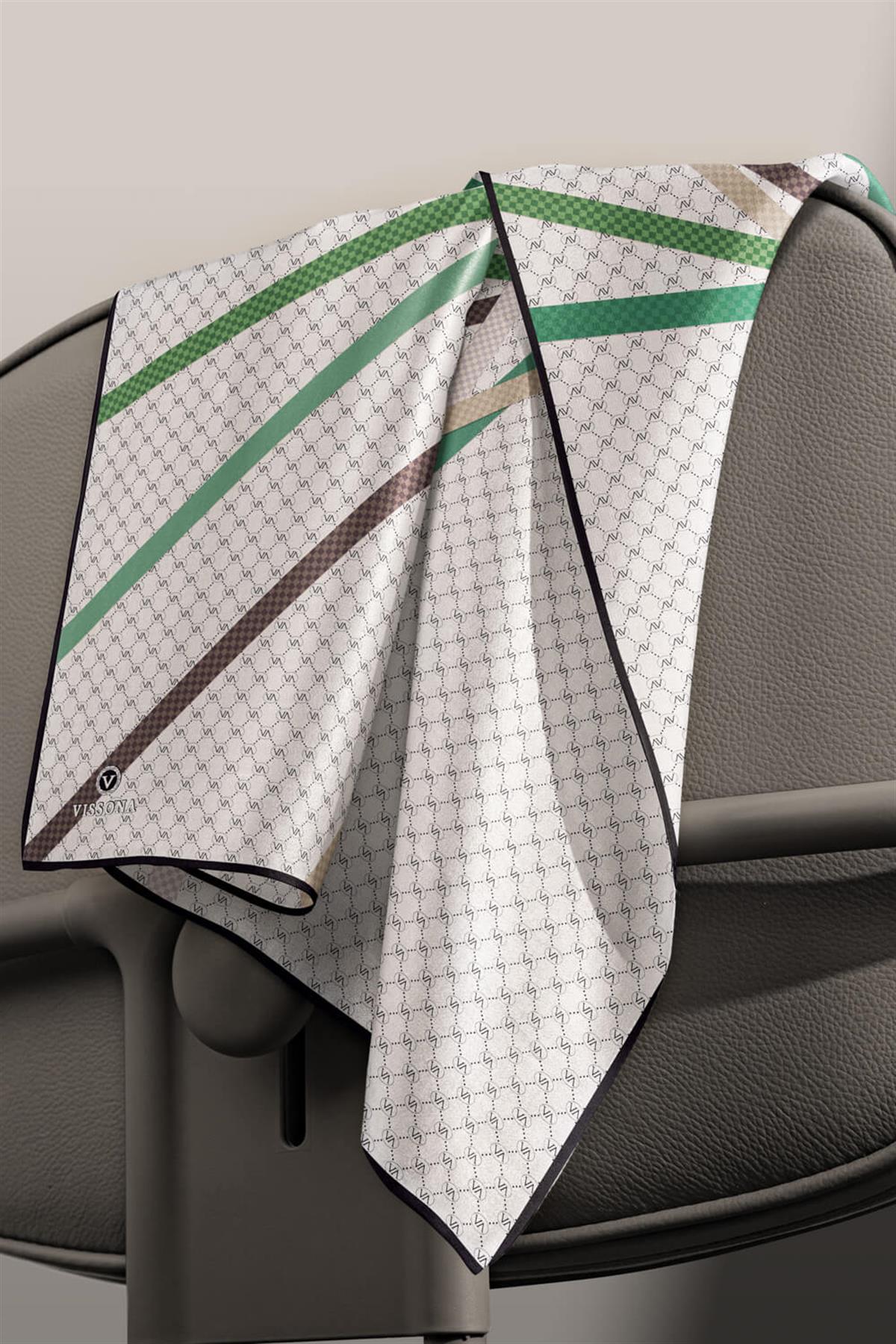 %100 Twill İpek Monogram Ve Şerit Desenli Kahverengi - Zümrüt Yeşili Renkli 90x90 Eşarp Dikim Şekli : El Dikişi