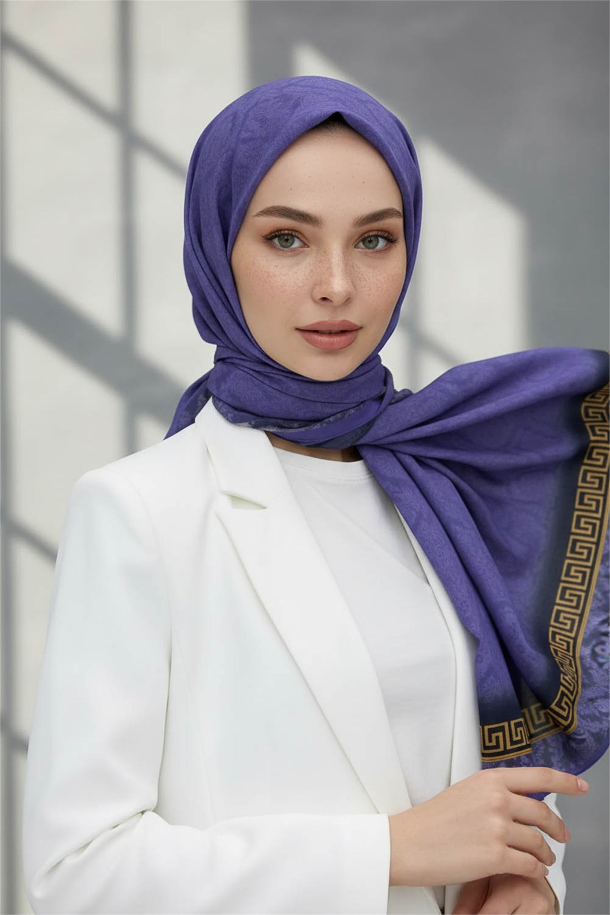 KREP GOLD DETAYLI BAROK DESENLİ İNDİGO RENKLİ 75X195 KIRIŞMAZ ŞAL