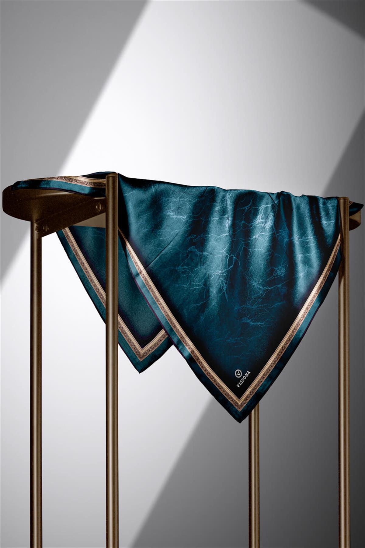 %100 Twill İpek Mermer Desenli Petrol Yeşili Renkli 90x90 Eşarp Dikim Şekli : El Dikişi