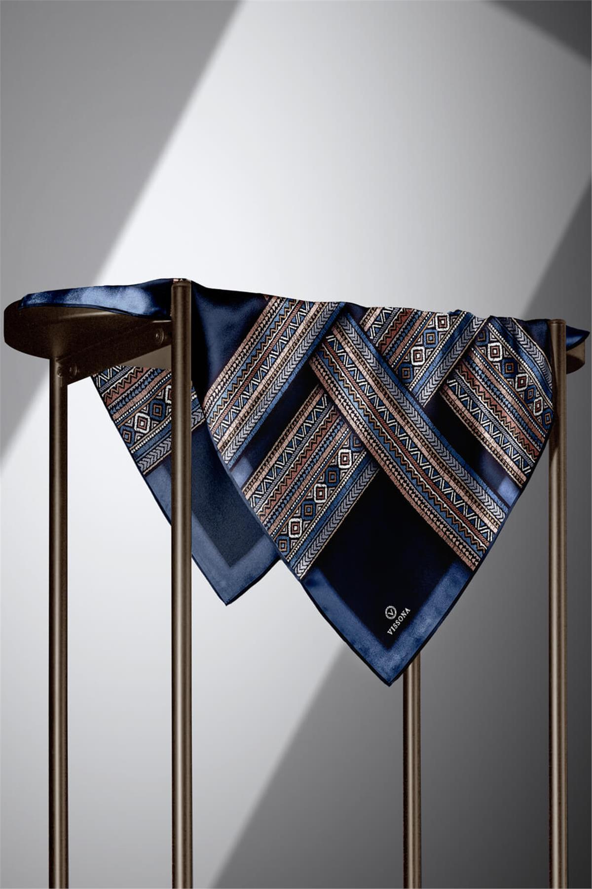 %100 Twill İpek Etnik Desenli İndigo - Lacivert Renkli 90x90 Eşarp Dikim Şekli : El Dikişi