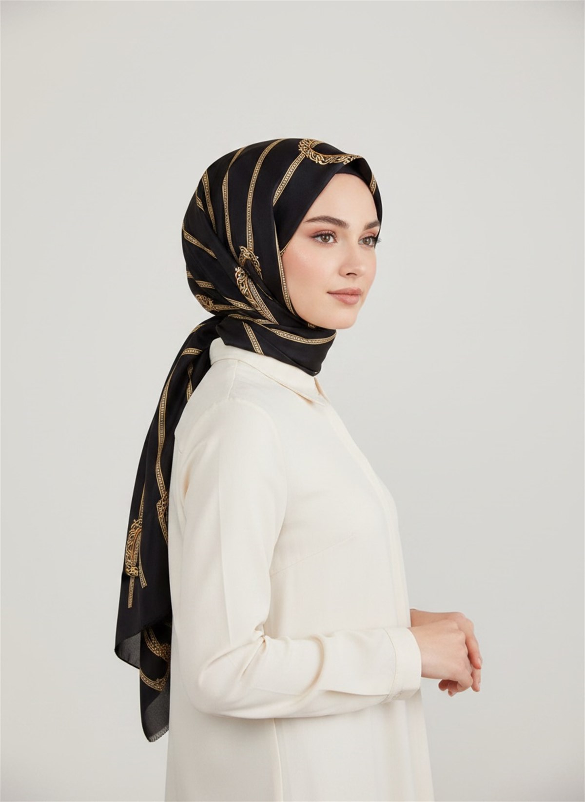 100% İPEK KEMER DESENLİ SİYAH - GOLD RENKLİ ŞAL