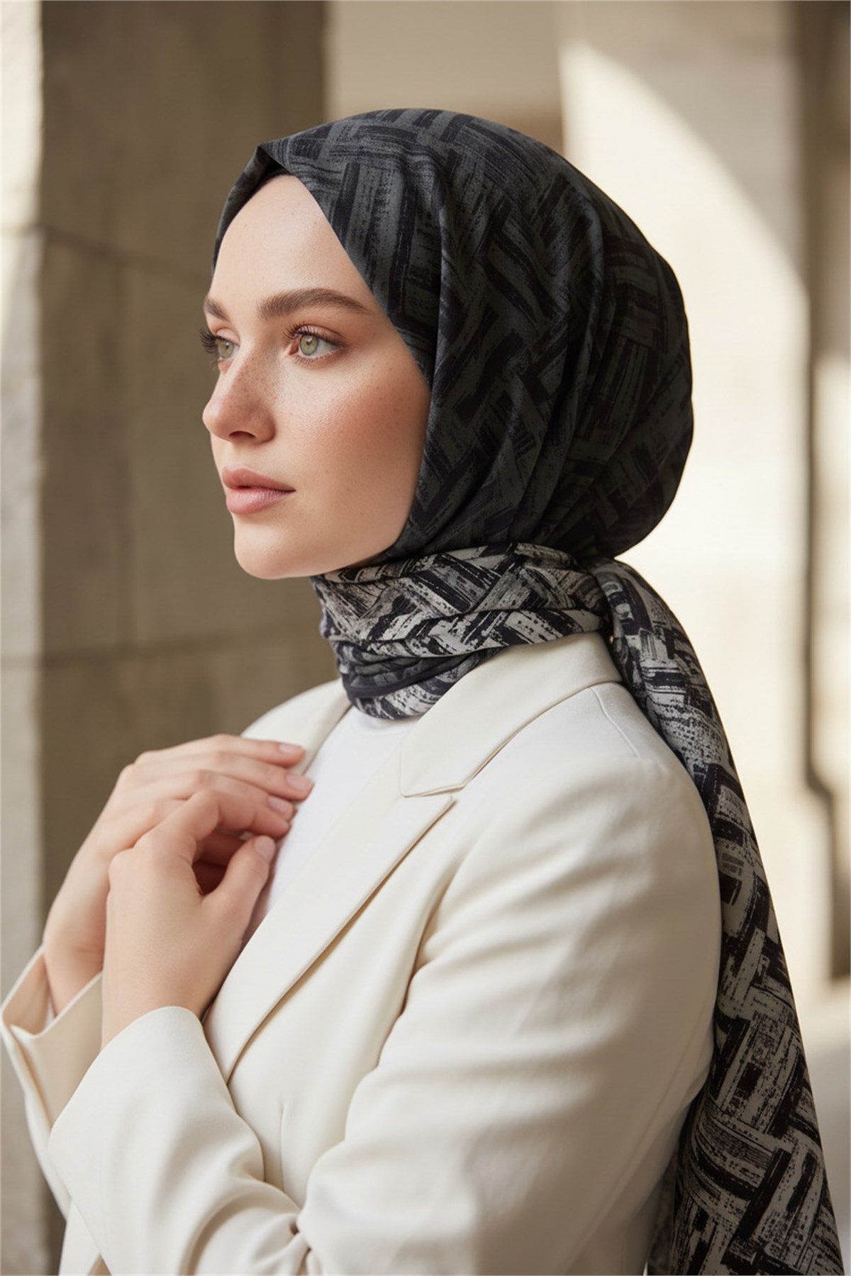 KREP DEGRADELİ ÇİZGİ DESENLİ FÜME RENKLİ 75X195 KIRIŞMAZ ŞAL