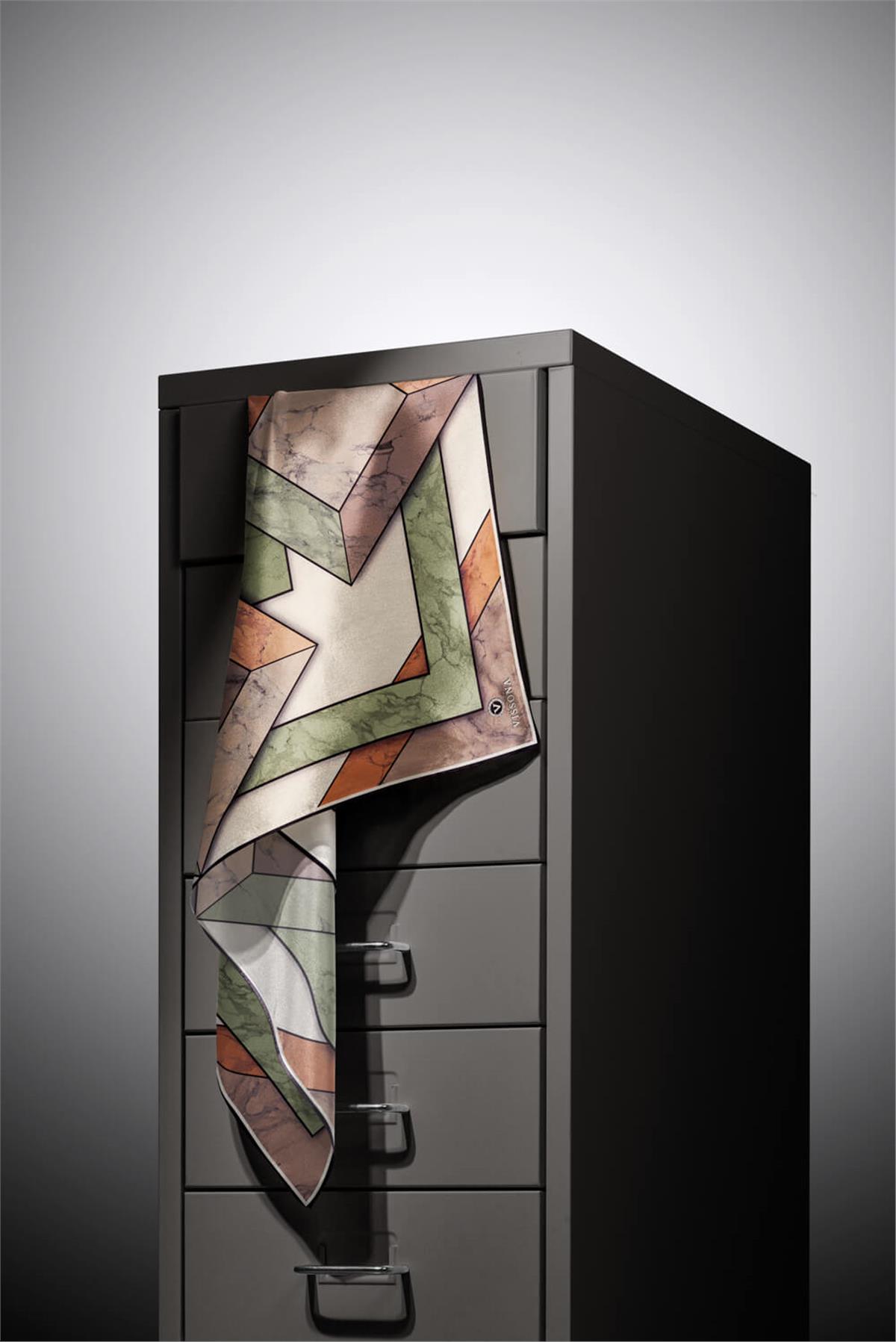 %100 Twill İpek Mermer Desenli Bakır - Haki Renkli 90x90 Eşarp Dikim Şekli : El Dikişi