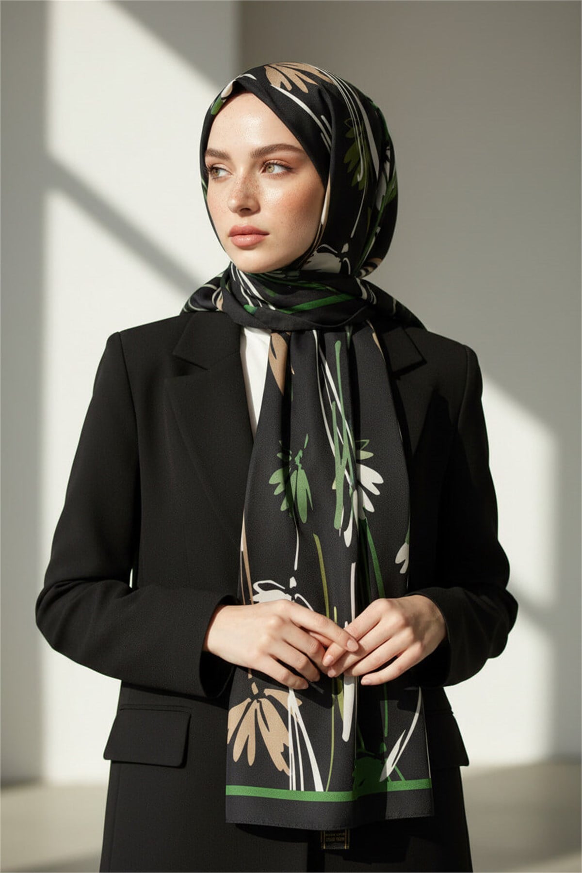 KREP ÇİÇEK DESENLİ ZÜMRÜT YEŞİLİ RENKLİ 75X195 KIRIŞMAZ ŞAL