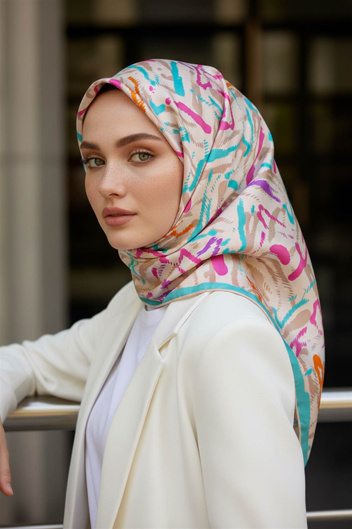 %100 Twill İpek Geometrik Desenli Turkuaz - Pembe Renkli 90x90 Eşarp Dikim Şekli : El Dikişi