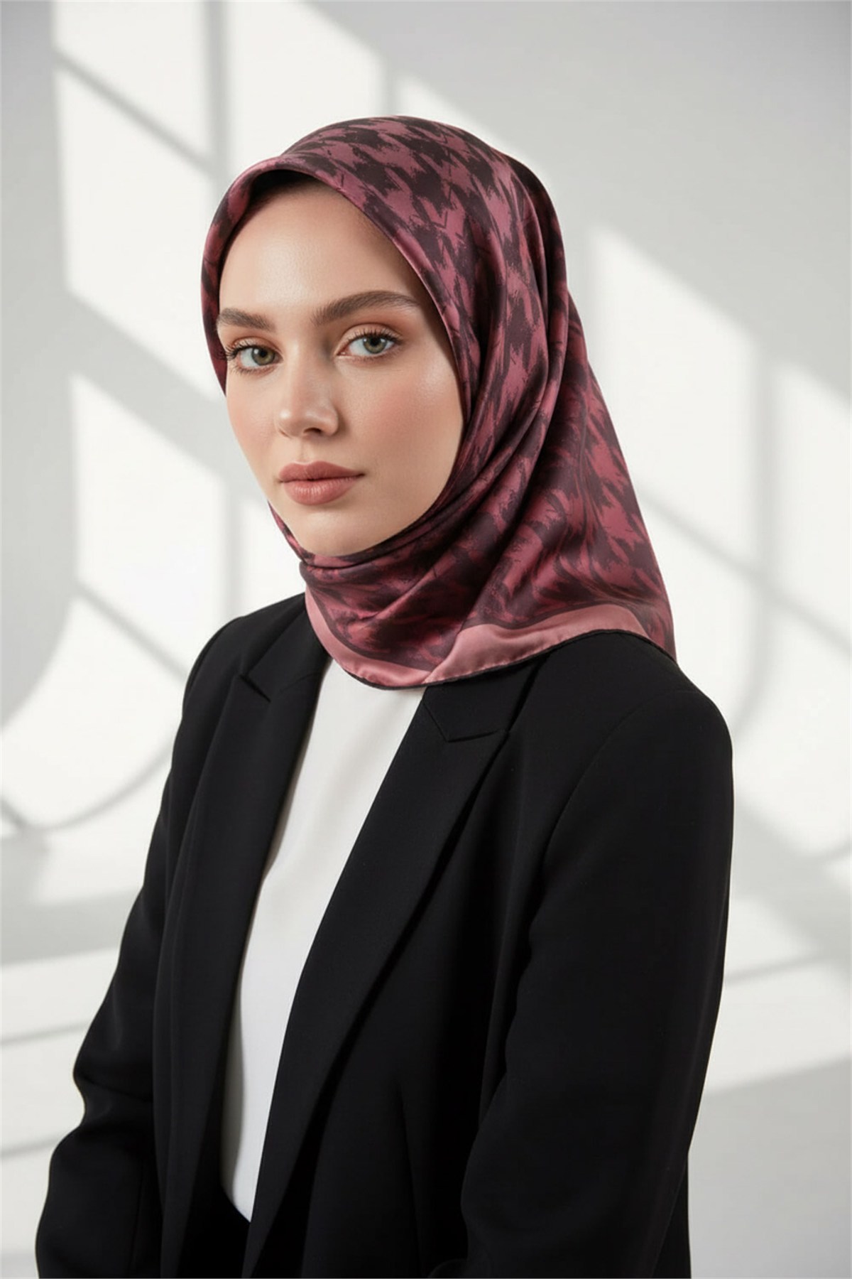 Twill Kazayağı Desenli Pudra Renkli 90x90 Eşarp (İpek İçermez) Kenar Dikiş Şekli El Dikişli