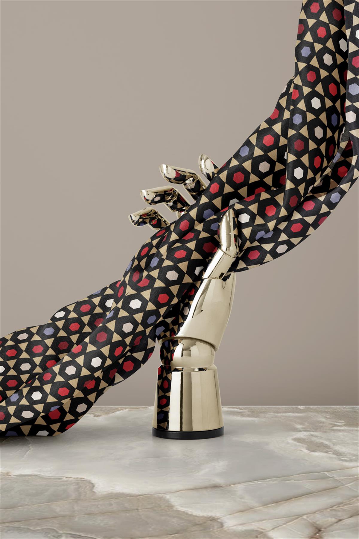 %100 Twill İpek Nokta Desenli Siyah - Bej Renkli 90x90 Eşarp Dikim Şekli : El Dikişi