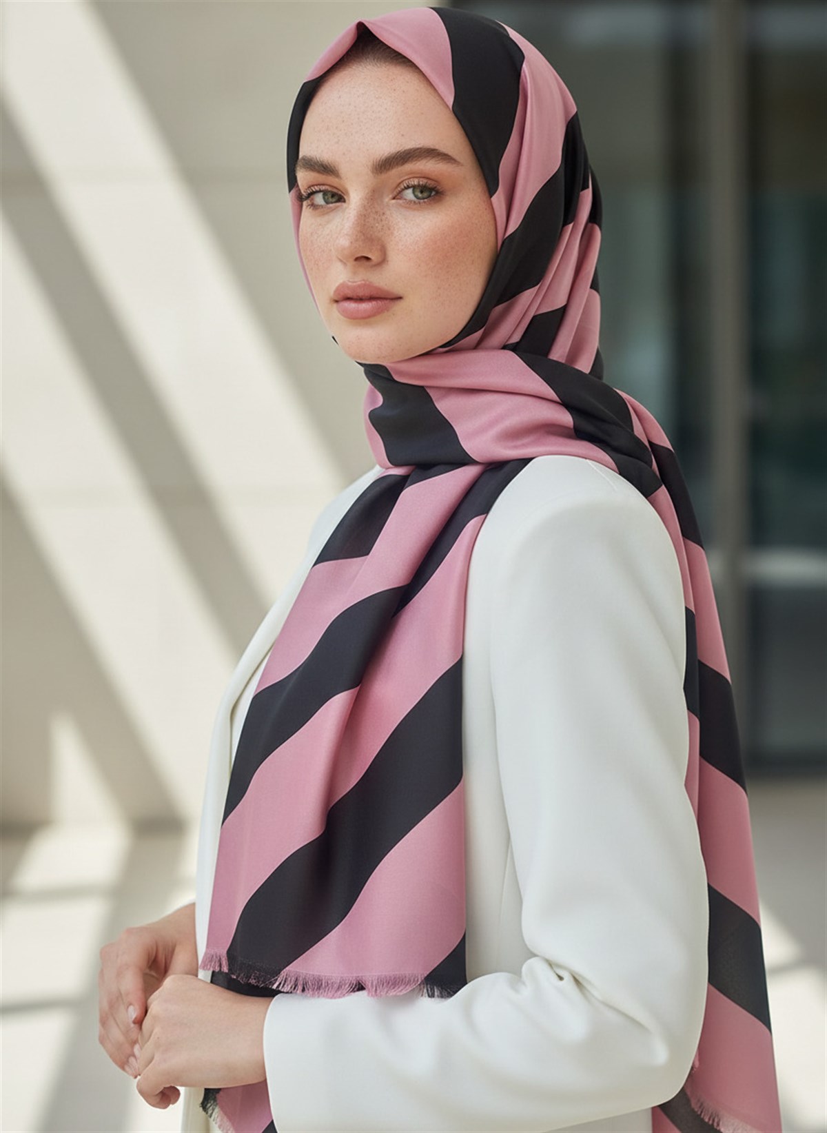 %100 Saf İpek Şal İnce Saten Vual Dokuma Çizgili Desenli Pudra - Siyah Renkli 90x210 Şal