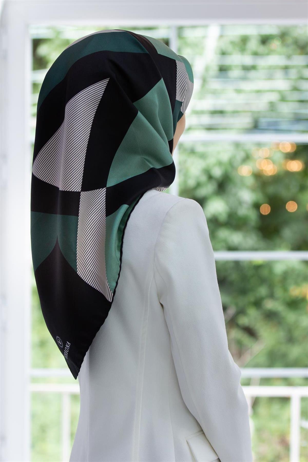 %100 Twill İpek Geometrik Çizgi Desenli Siyah - Mint Renkli 90x90 Eşarp Kenar Dikiş Şekli El Dikişli