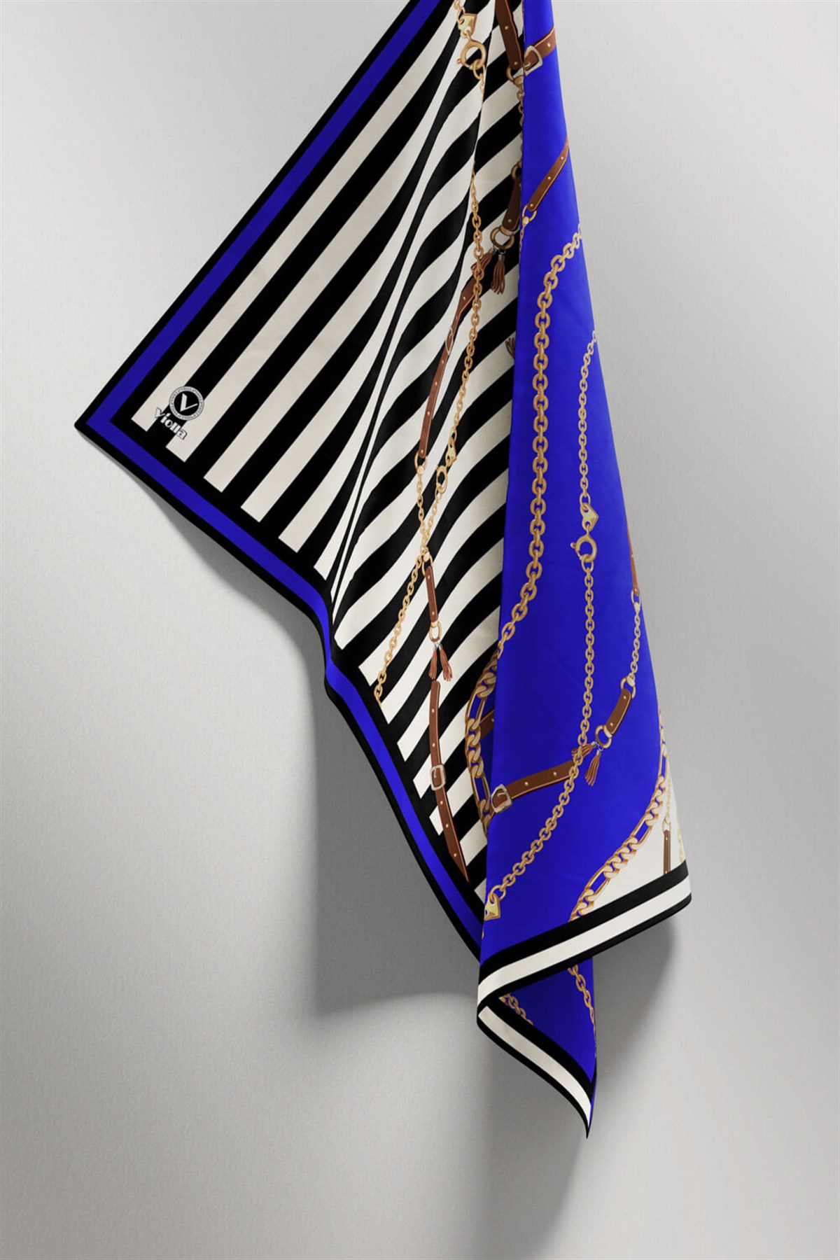 Twill Çizgili Zincir ve Kemer Desenli Saks Renkli 90x90 Eşarp (İpek İçermez) Kenar Dikiş Şekli El Dikişli