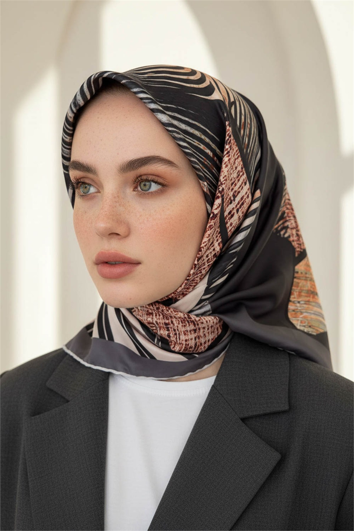 Twill Dalgalı Geometrik Desenli Gri Renkli 90x90 Eşarp (İpek İçermez) Kenar Dikiş Şekli El Dikişli
