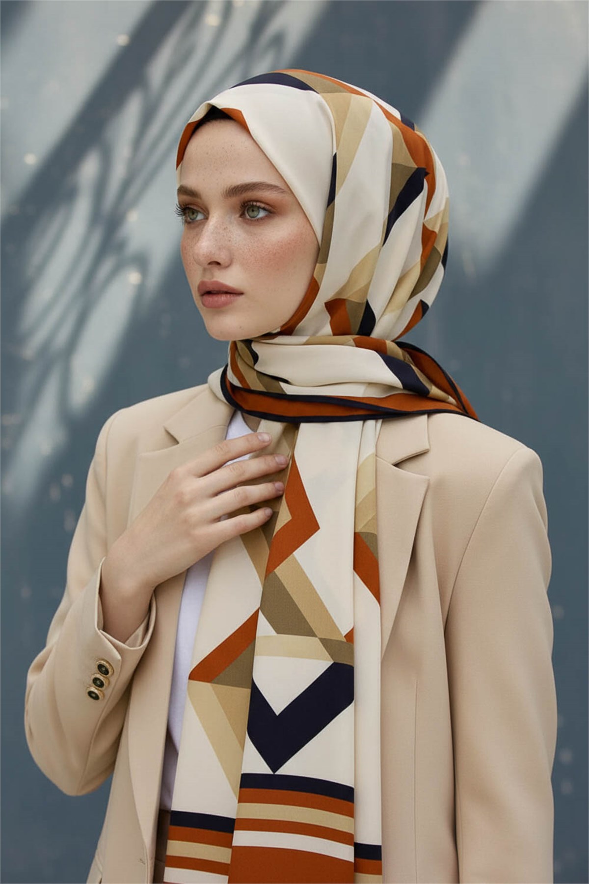 KREP GEOMETRİK DESENLİ TABA RENKLİ 75X195 KIRIŞMAZ ŞAL