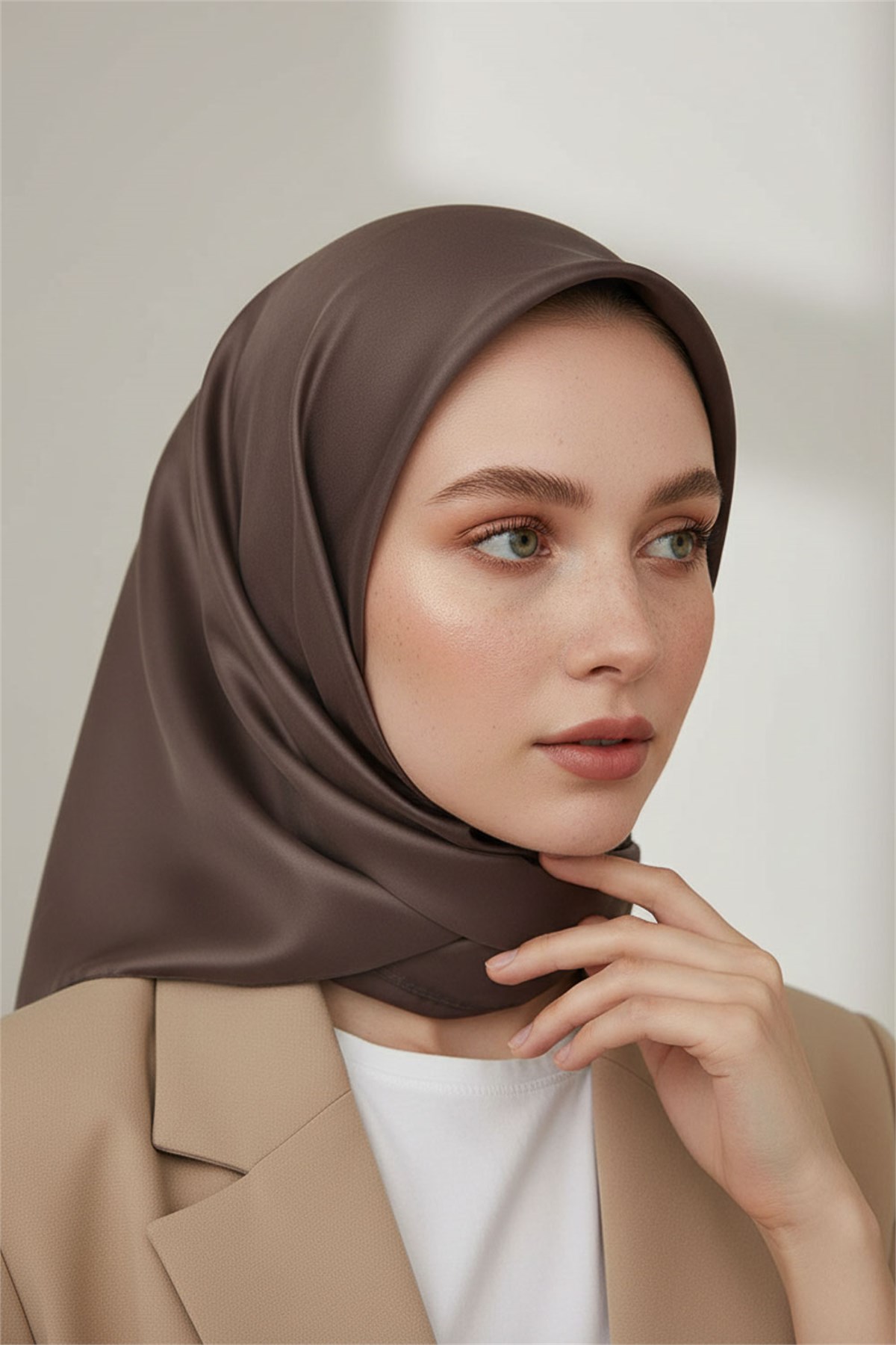 %100 Saf İpek Twill Eşarp 90x90 – Düz Renk, Kaymayan Tok Dokulu, El Dikişli