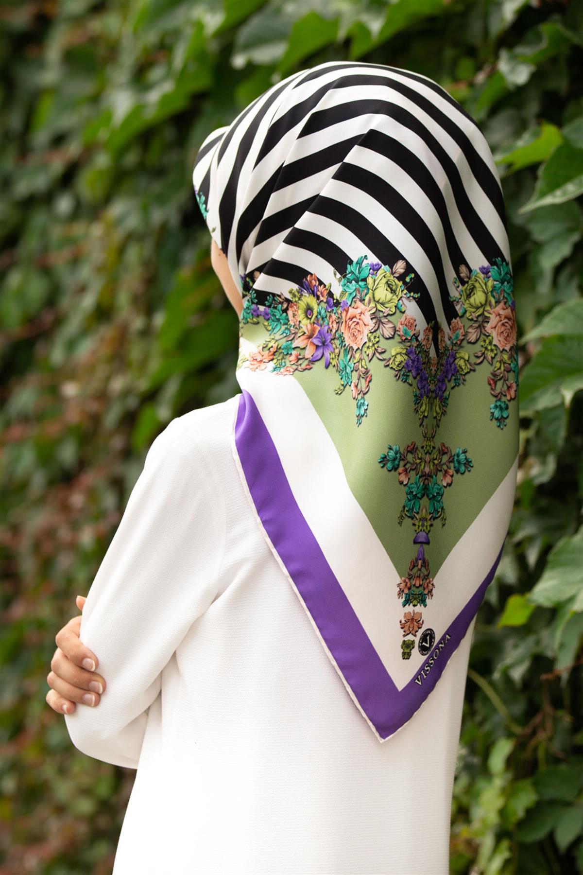 %100 Twill İpek Çıtır Çiçekli Ve Çizgi Desenli Mor - Haki Renkli 90x90 Eşarp Dikim Şekli : El Dikişi