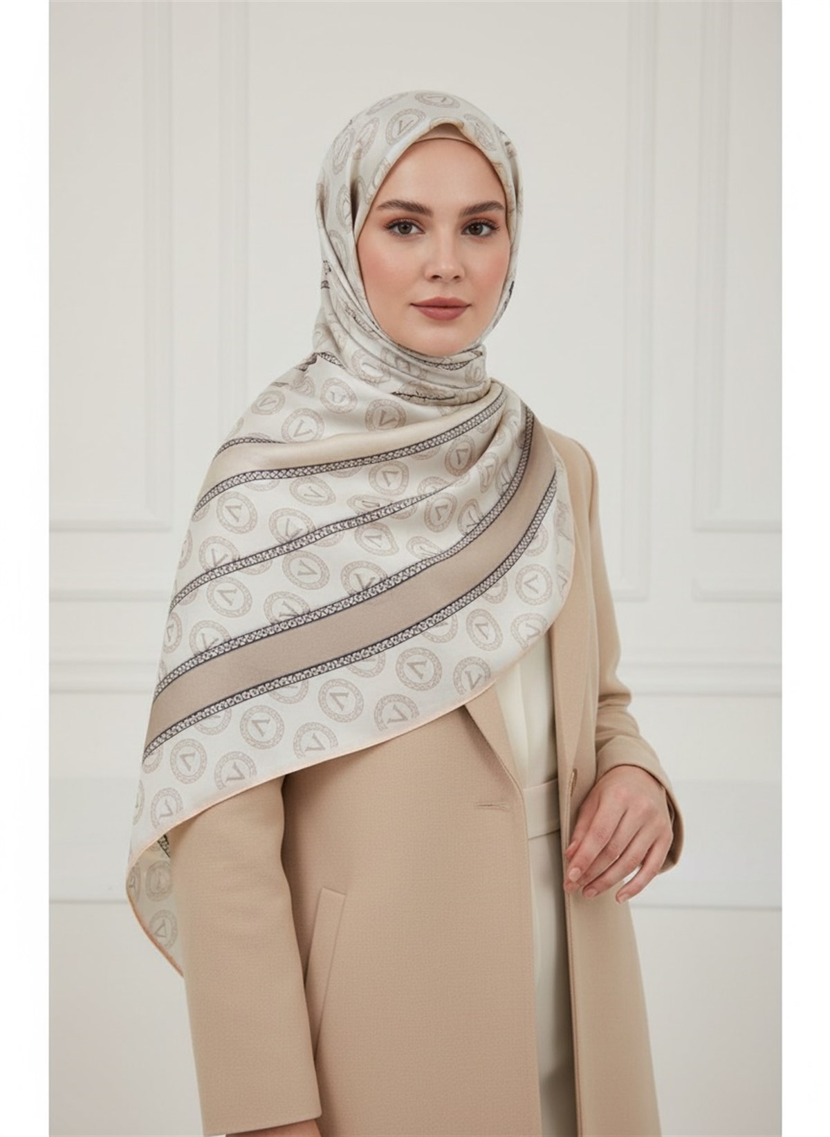%100 Saf İpek Şal İnce Saten Vual Dokuma Monogram Desenli Bej - Krem Renkli 90x210 Şal