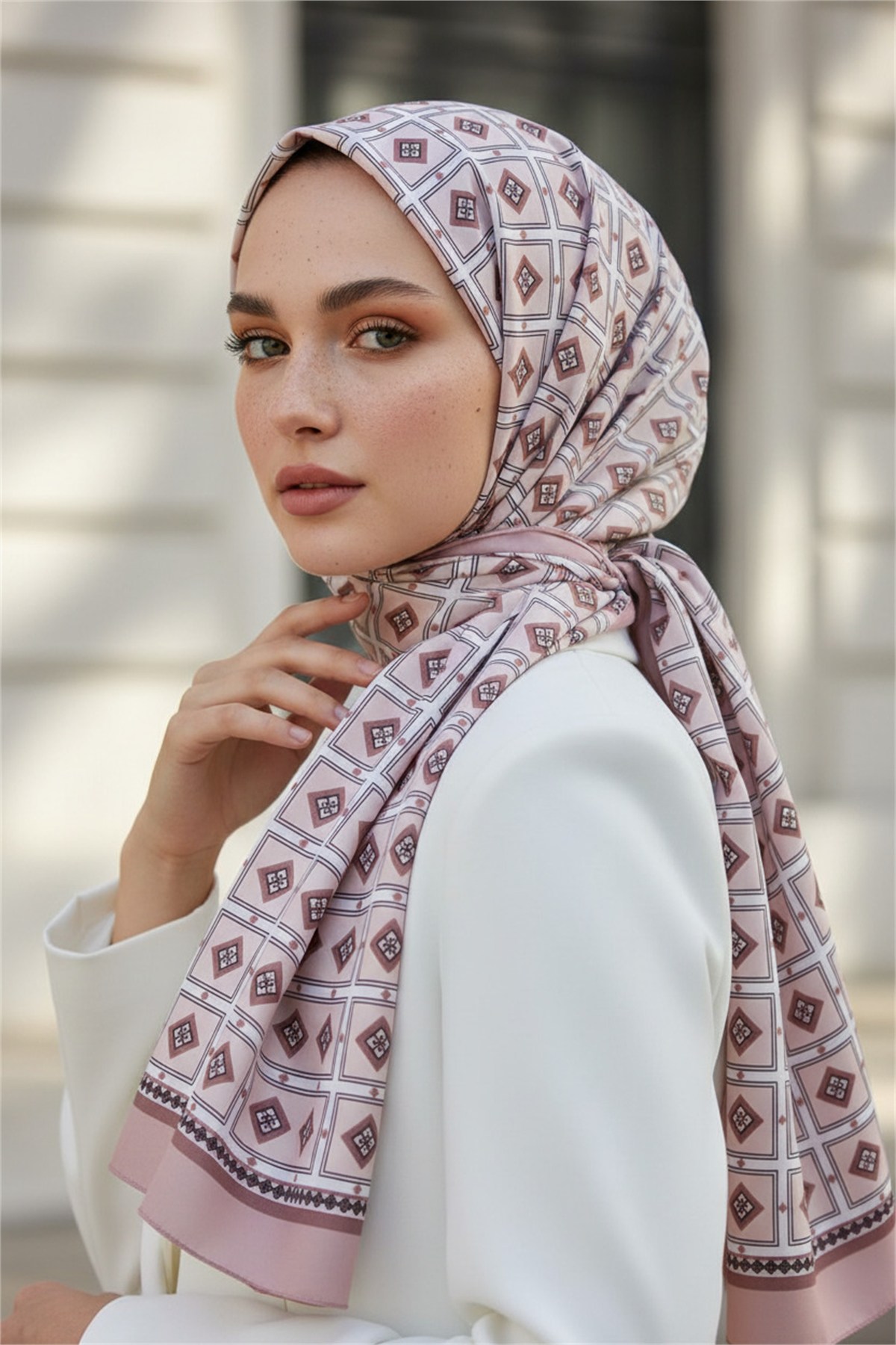KREP KARE DESENLİ SÜTLÜ KAHVE RENKLİ 75X195 KIRIŞMAZ ŞAL
