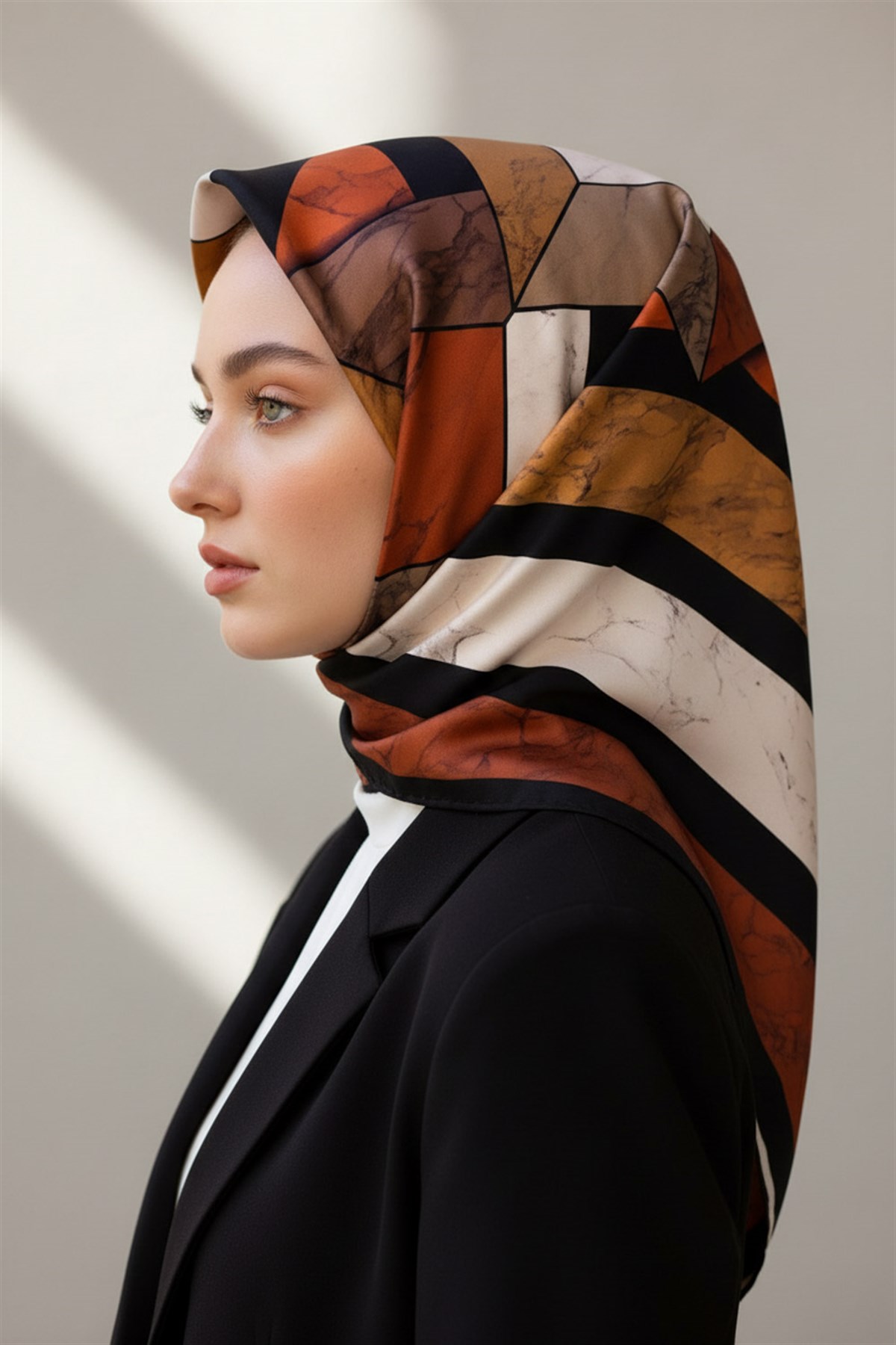 %100 Twill İpek Geometrik Mermer Desenli Siyah - Taba Renkli 90x90 Eşarp Dikim Şekli : El Dikişi