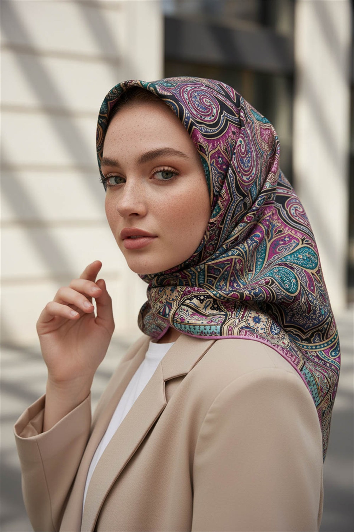 100% Twill İpek Etnik Desenli Pembe Renkli 90x90 Dikim Şekli : El Dikişi Eşarp