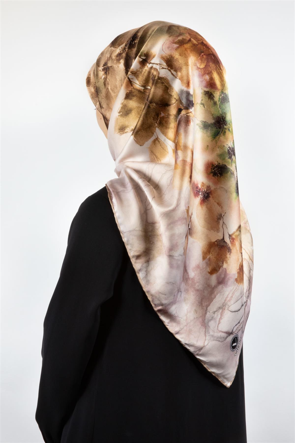 Rayon Sulu Boyalı Çiçek Desenli Bej Renkli 90x90 Eşarp (İpek İçermez) Dikim Şekli : El Dikişi