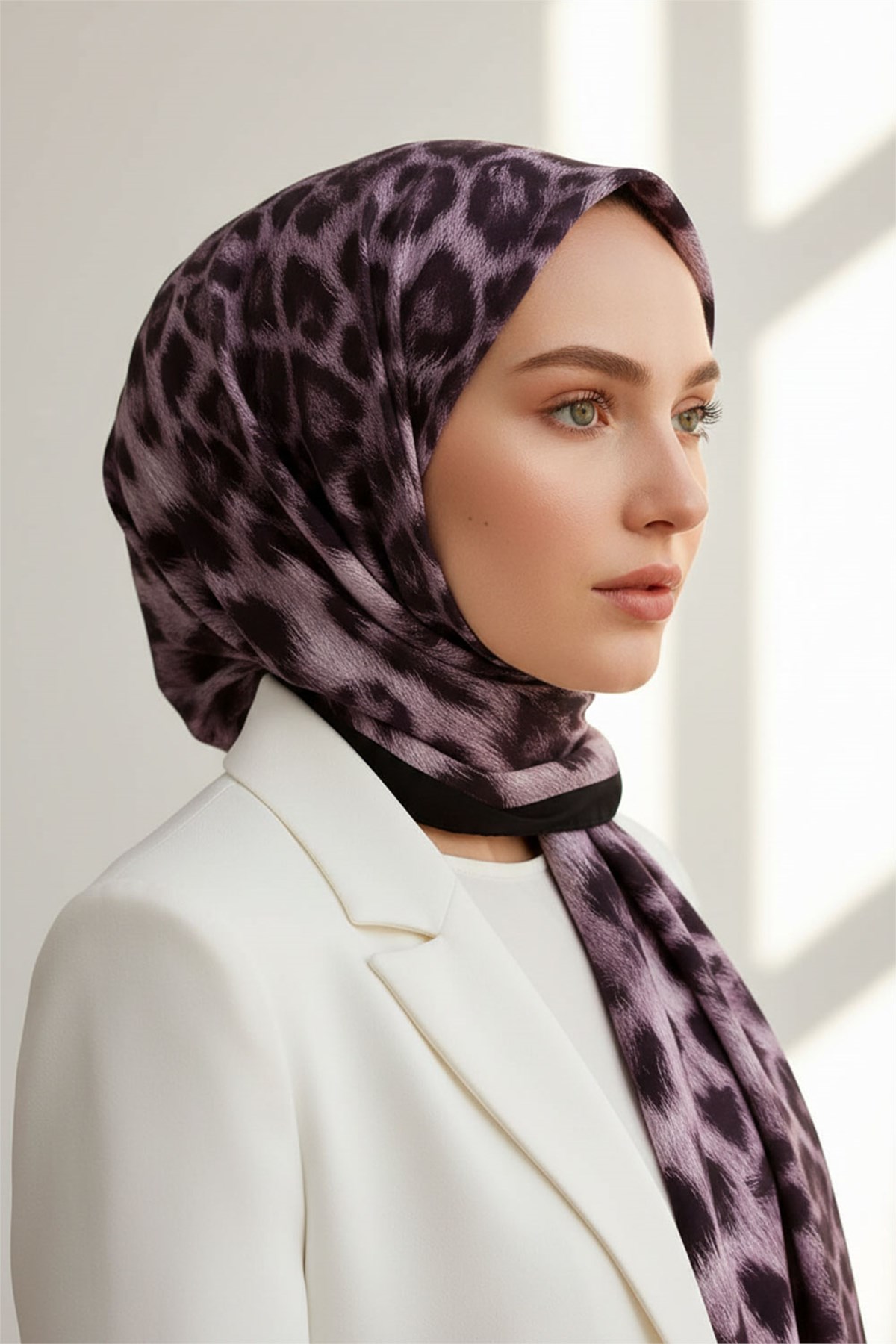 KREP LEOPAR DESENLİ GÜL KURUSU - SİYAH RENKLİ 75X195 KIRIŞMAZ ŞAL