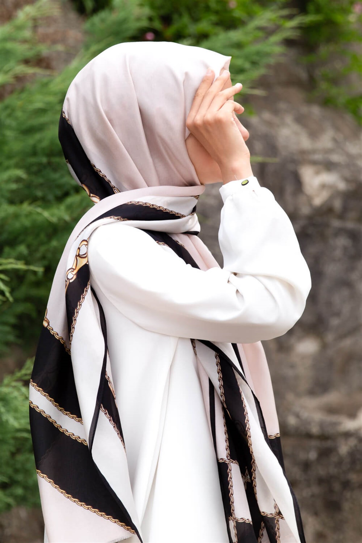 %100 İpek Geometrik Desenli Siyah - Pudra Renkli 92x210 Şal