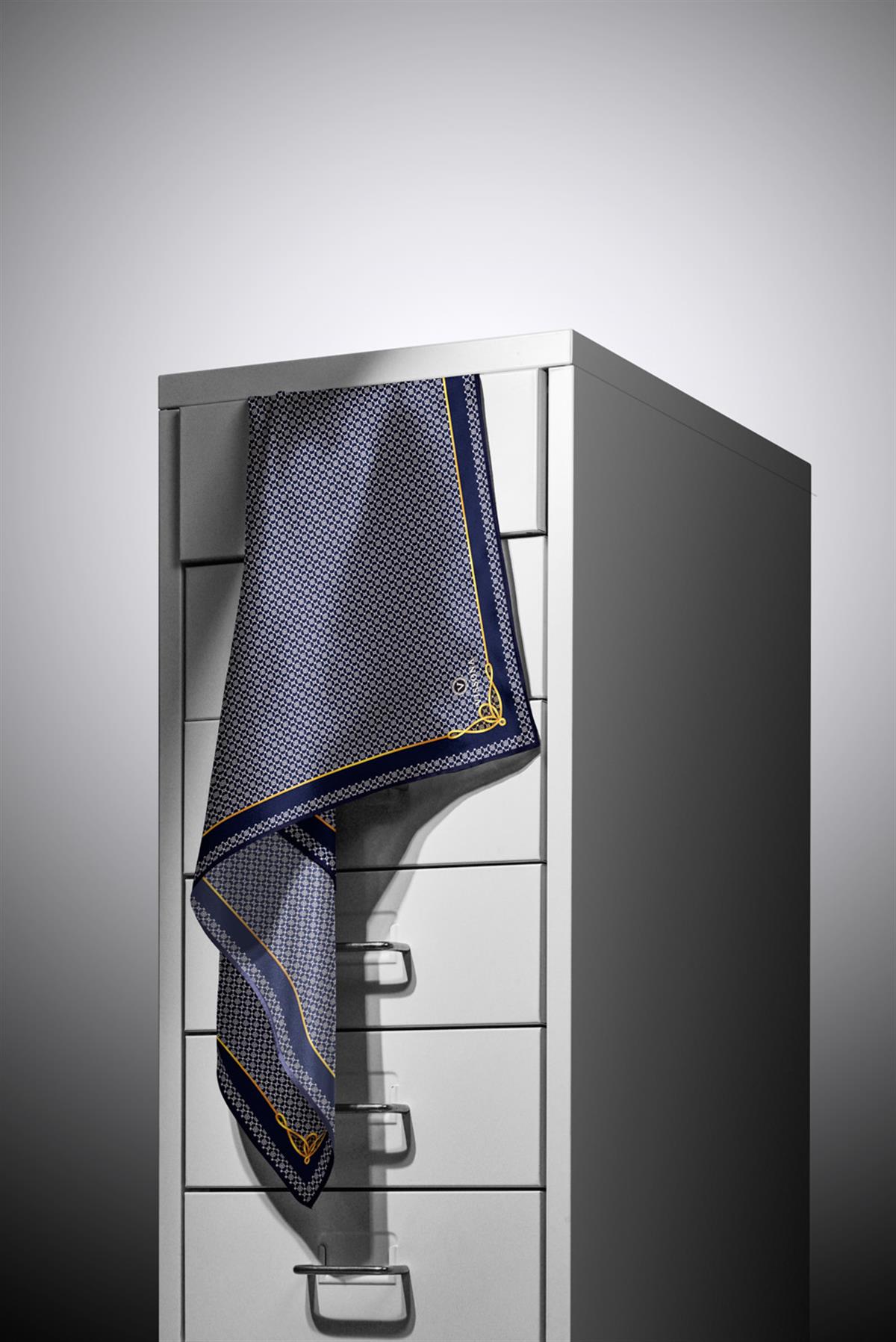 %100 Twill İpek Minik Motif Desenli Lacivert - Lacivert Renkli 90x90 Eşarp Dikim Şekli : El Dikişi