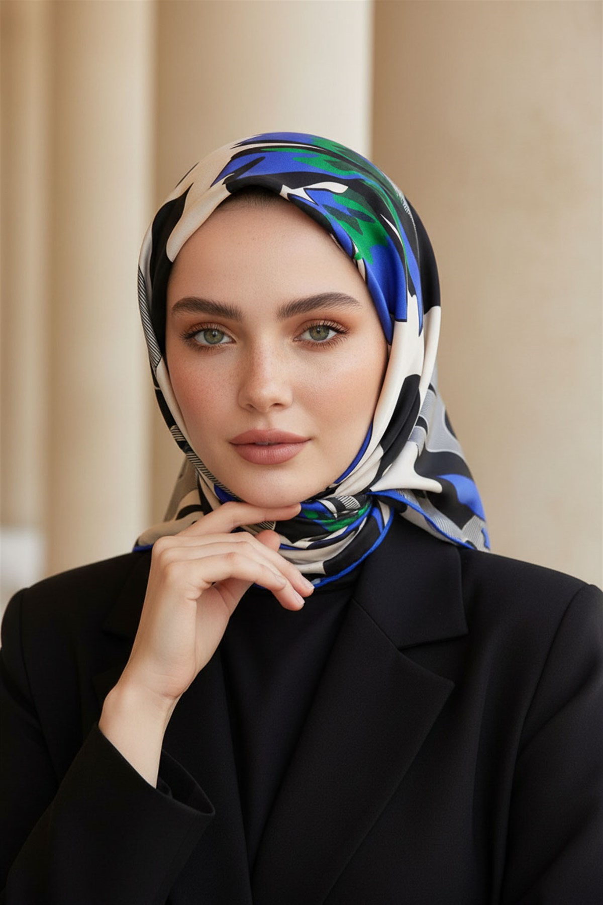 %100 Twill İpek Çiçek Desenli Krem - Saks Renkli 90x90 Eşarp Dikim Şekli : El Dikişi