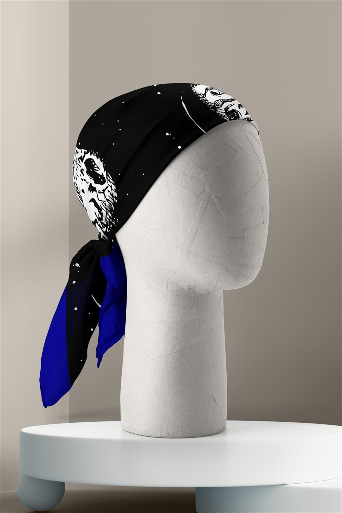Z96 Kadın Gezegen Desenli Bandana 50x50 Siyah Beyaz DG0320-22