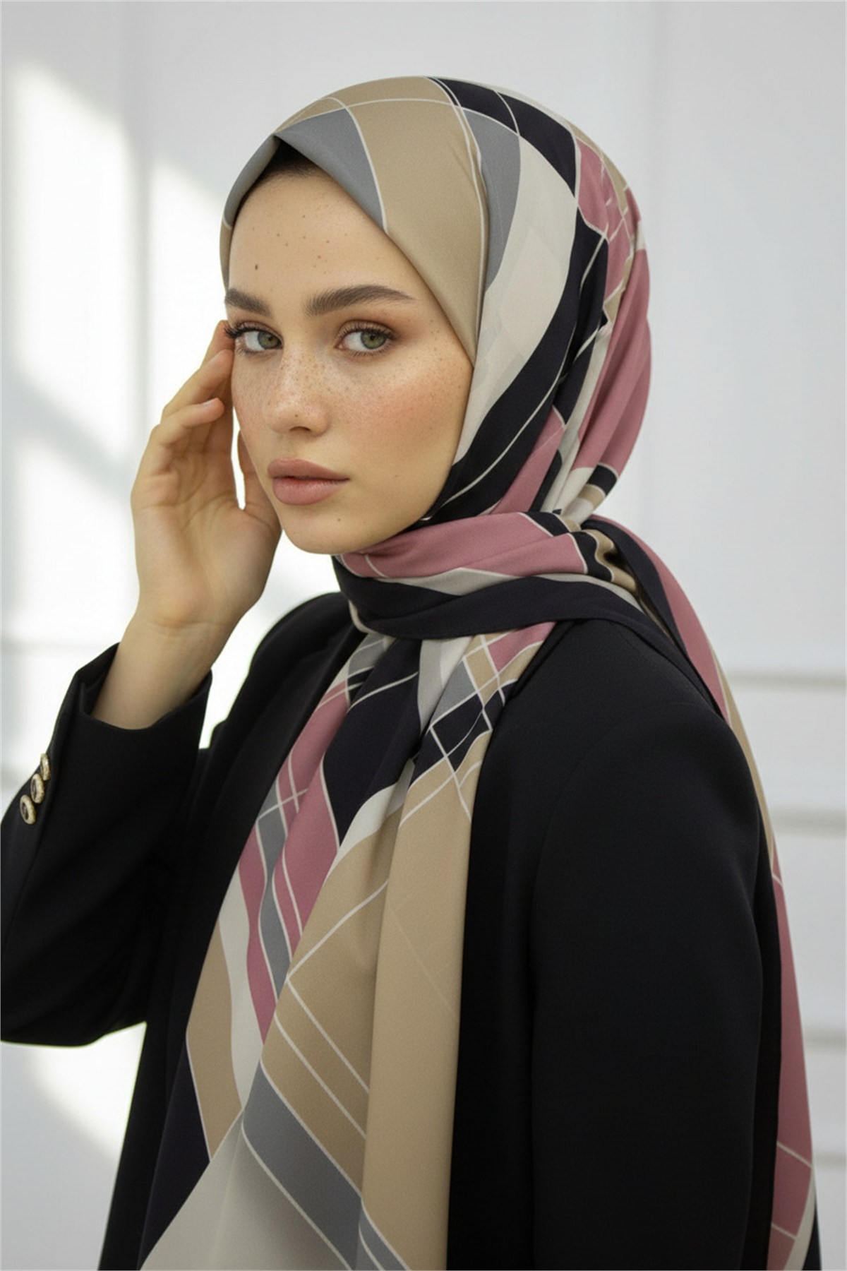 KREP GEOMETRİK DESENLİ PUDRA RENKLİ 75X195 KIRIŞMAZ ŞAL